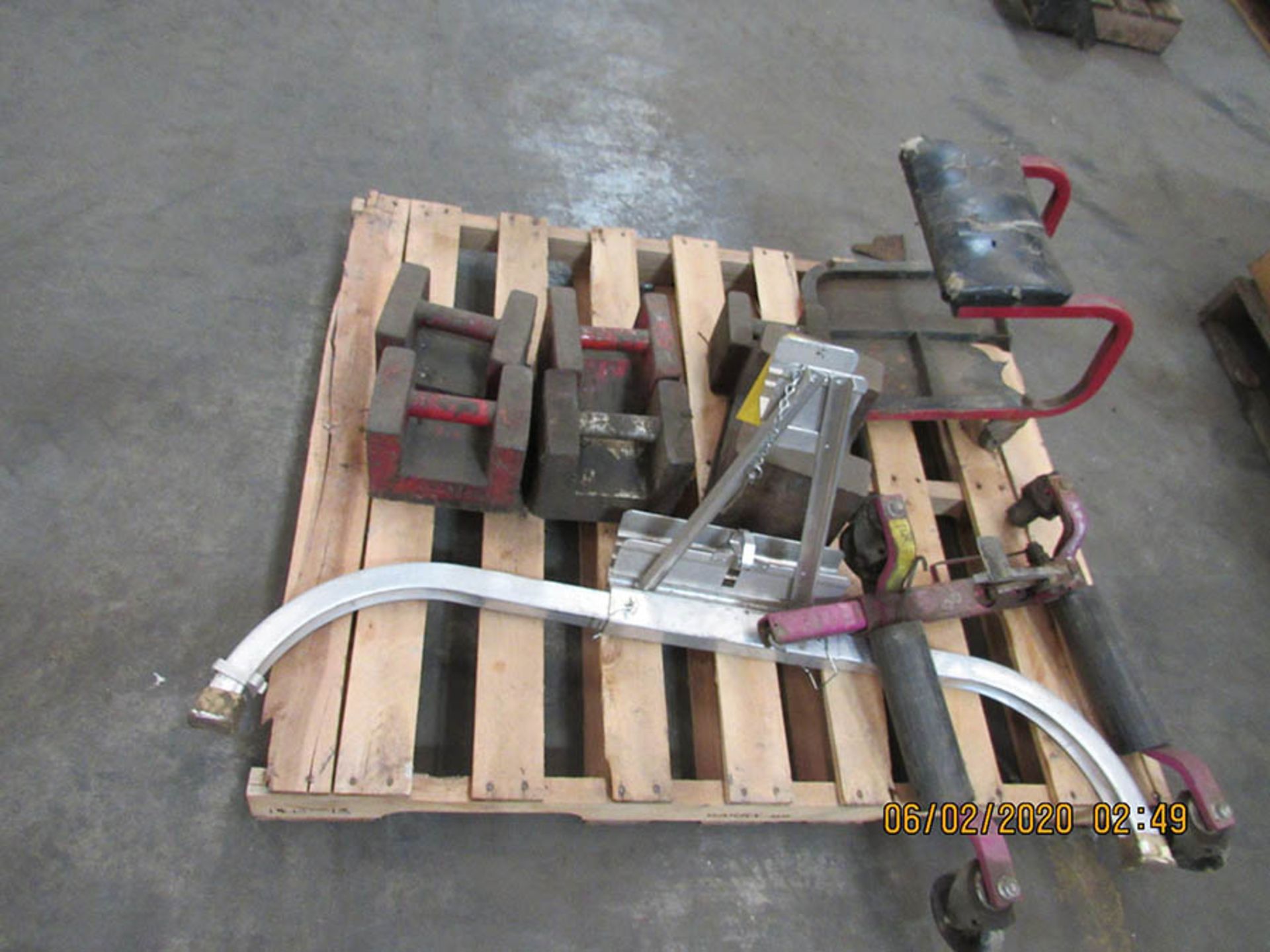 ASSORTED ELECTRIC MOTORS, VACUUM PUMPS, CHAINSAWS, 50-LB. WEIGHTS, 100-LB AND 25-LB, CRAFTSMAN TOOLS - Image 3 of 16