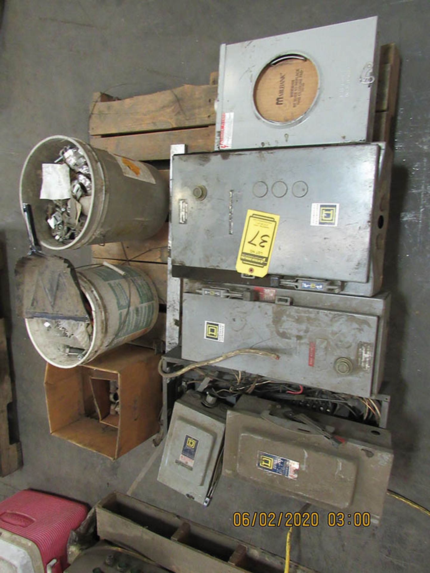 ASSORTED ELECTRICAL ITEMS, SAFETY SWITCHES, MOTOR STARTERS, LARGE ENCLOSURE, STAINLESS ENCLOSURE - Image 15 of 18