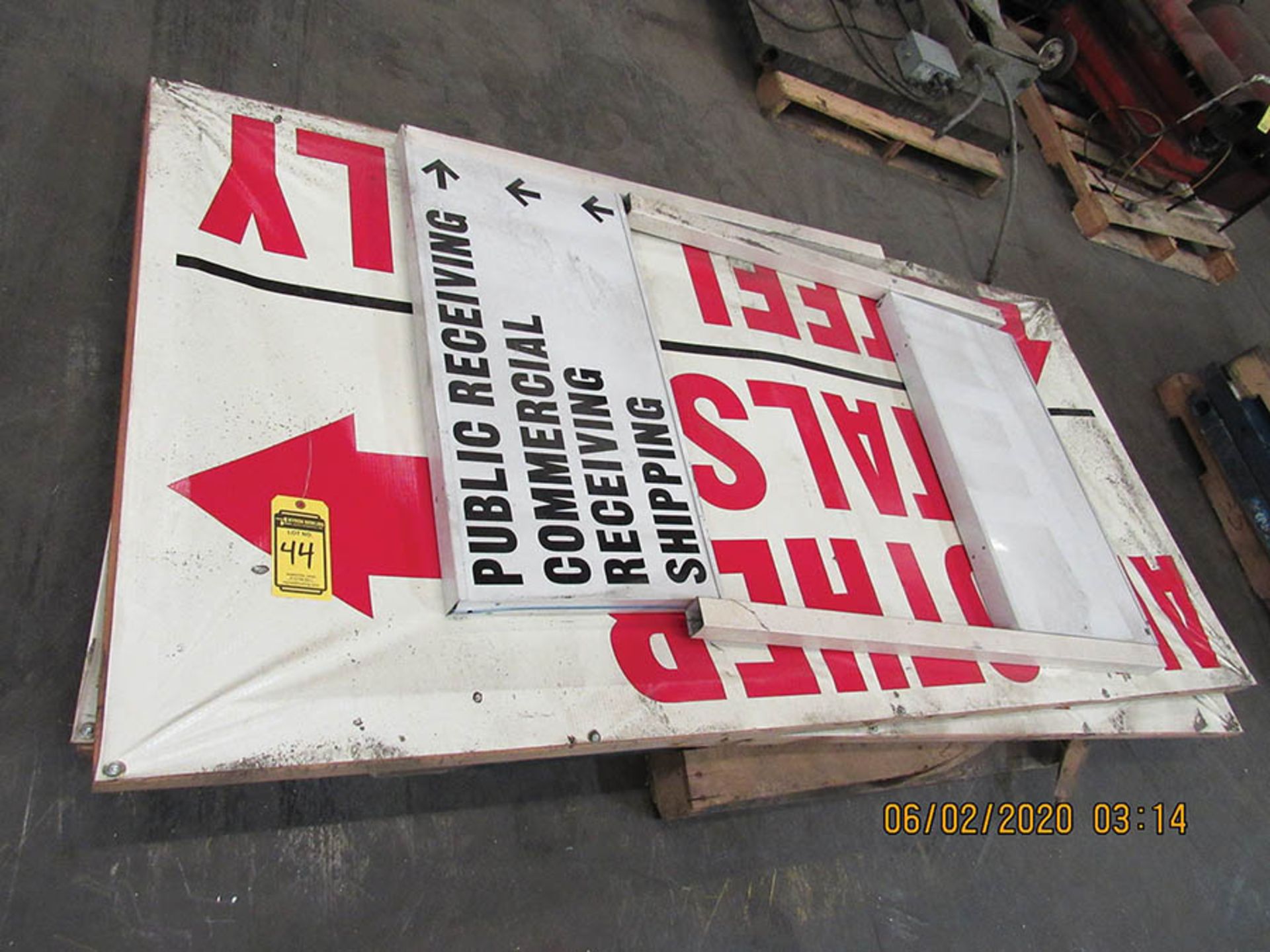 4' X 8' SIGNS