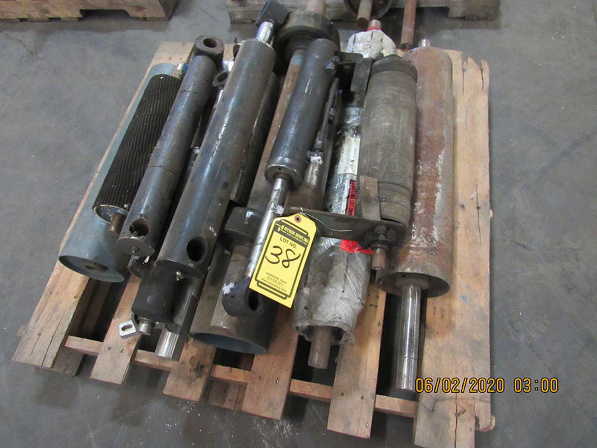 ASSORTED HYDRAULIC CYLINDERS AND CONVEYOR ROLLERS - Image 2 of 5