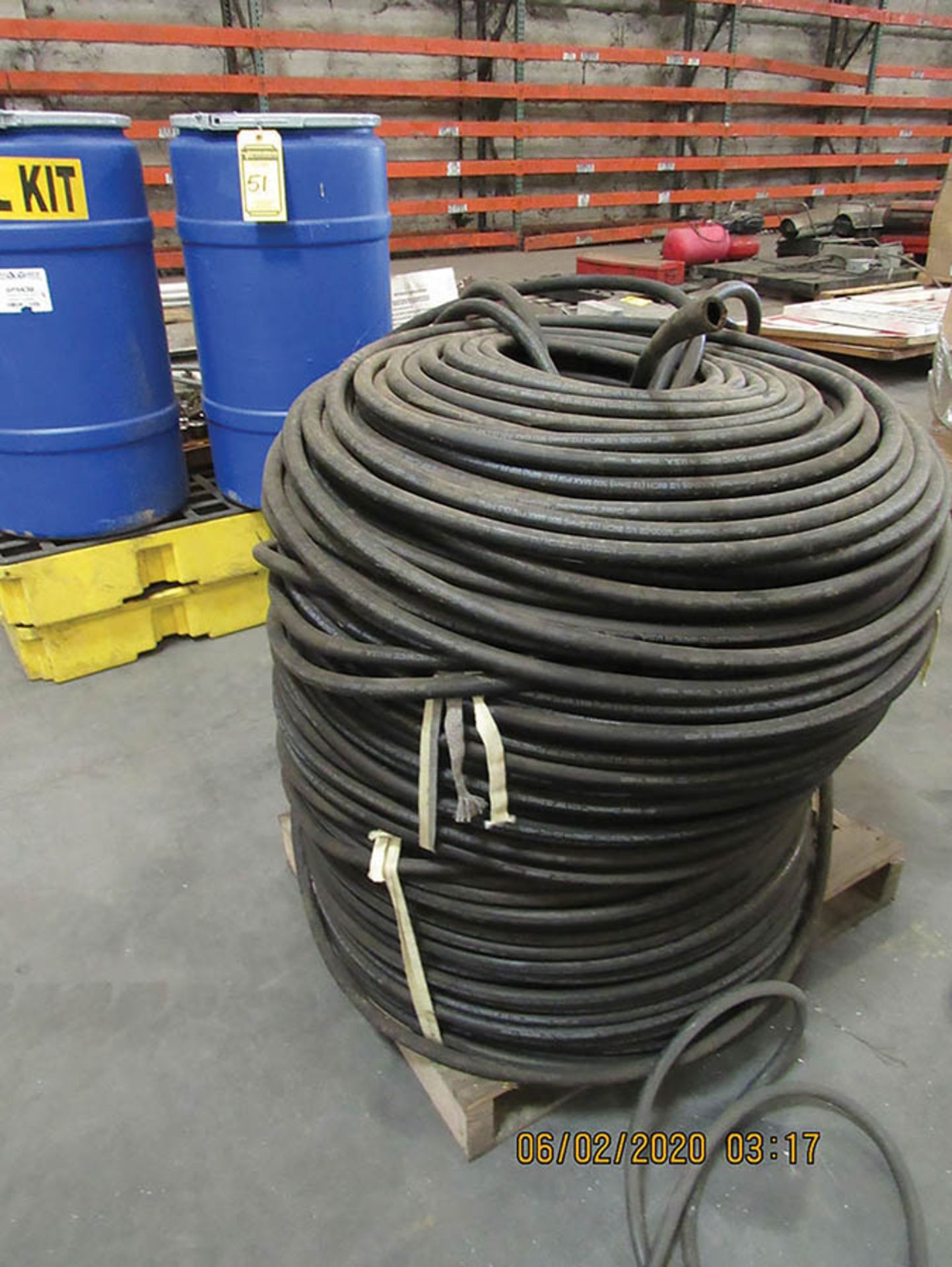 LARGE QUANTITY OF HOSE, GATES CONNECTED M500-08 1/2 (AS.5MM) 500 PSI WP FLAME RESISTANT - Image 3 of 3