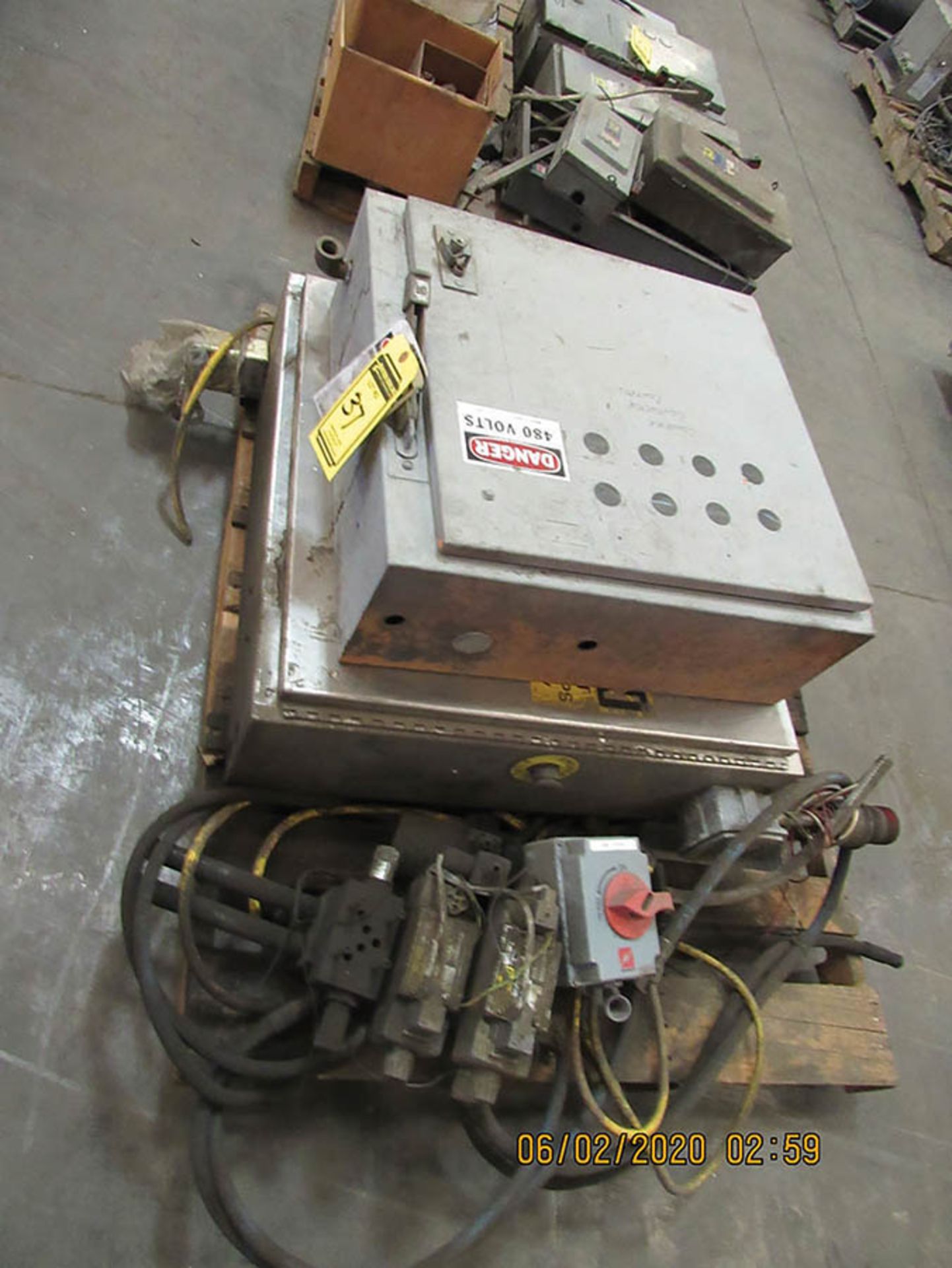 ASSORTED ELECTRICAL ITEMS, SAFETY SWITCHES, MOTOR STARTERS, LARGE ENCLOSURE, STAINLESS ENCLOSURE - Image 7 of 18