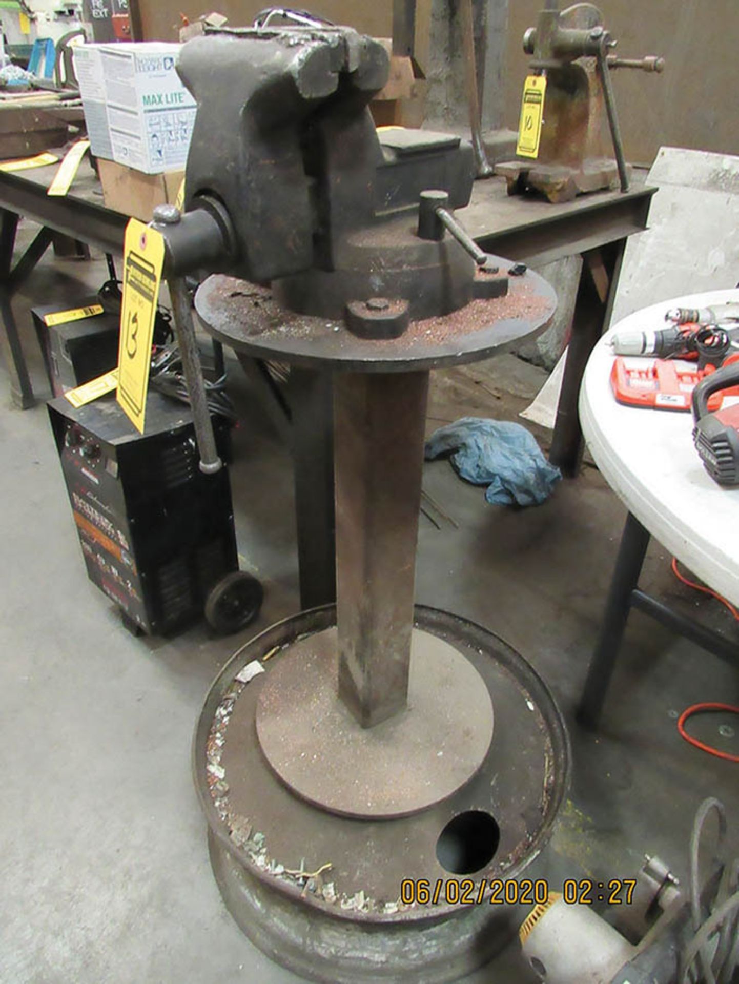 6'' VISE ON STAND W111073 W111074 - Image 3 of 3