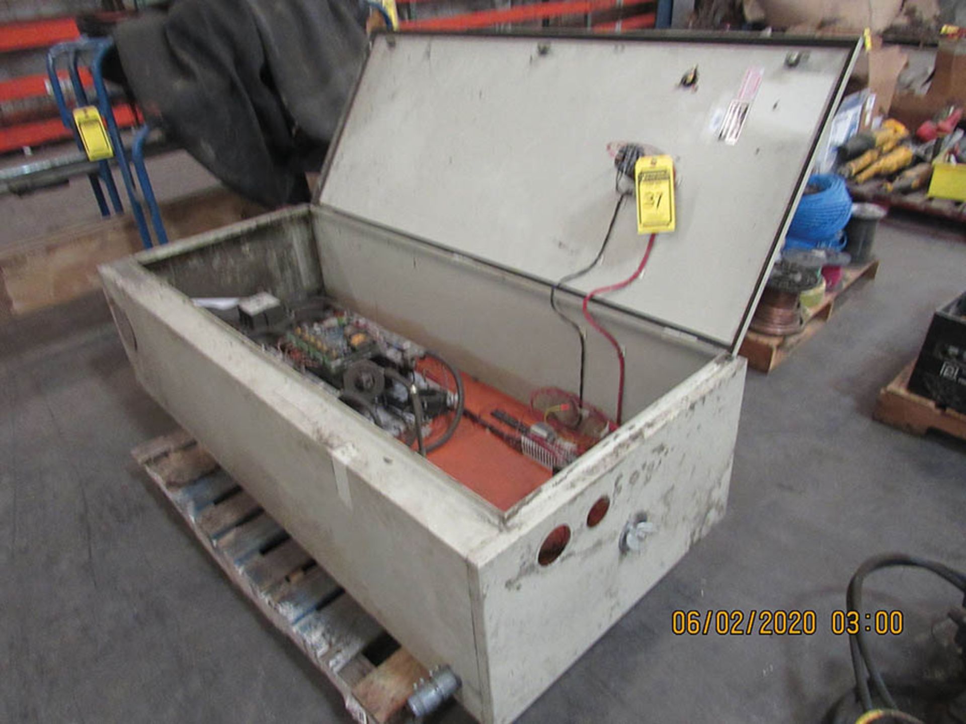 ASSORTED ELECTRICAL ITEMS, SAFETY SWITCHES, MOTOR STARTERS, LARGE ENCLOSURE, STAINLESS ENCLOSURE - Image 16 of 18