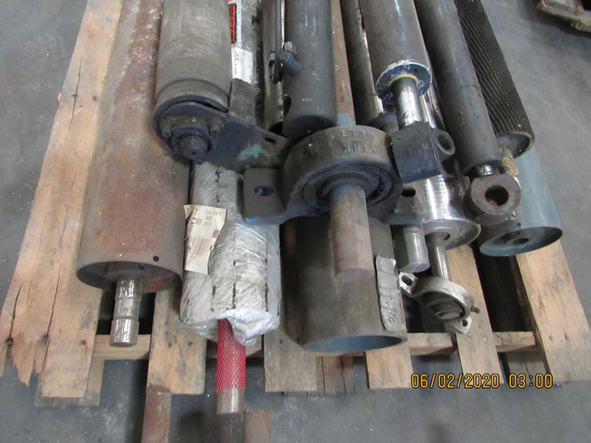 ASSORTED HYDRAULIC CYLINDERS AND CONVEYOR ROLLERS - Image 3 of 5