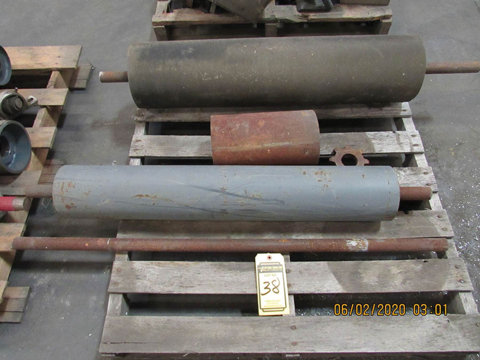 ASSORTED HYDRAULIC CYLINDERS AND CONVEYOR ROLLERS - Image 5 of 5