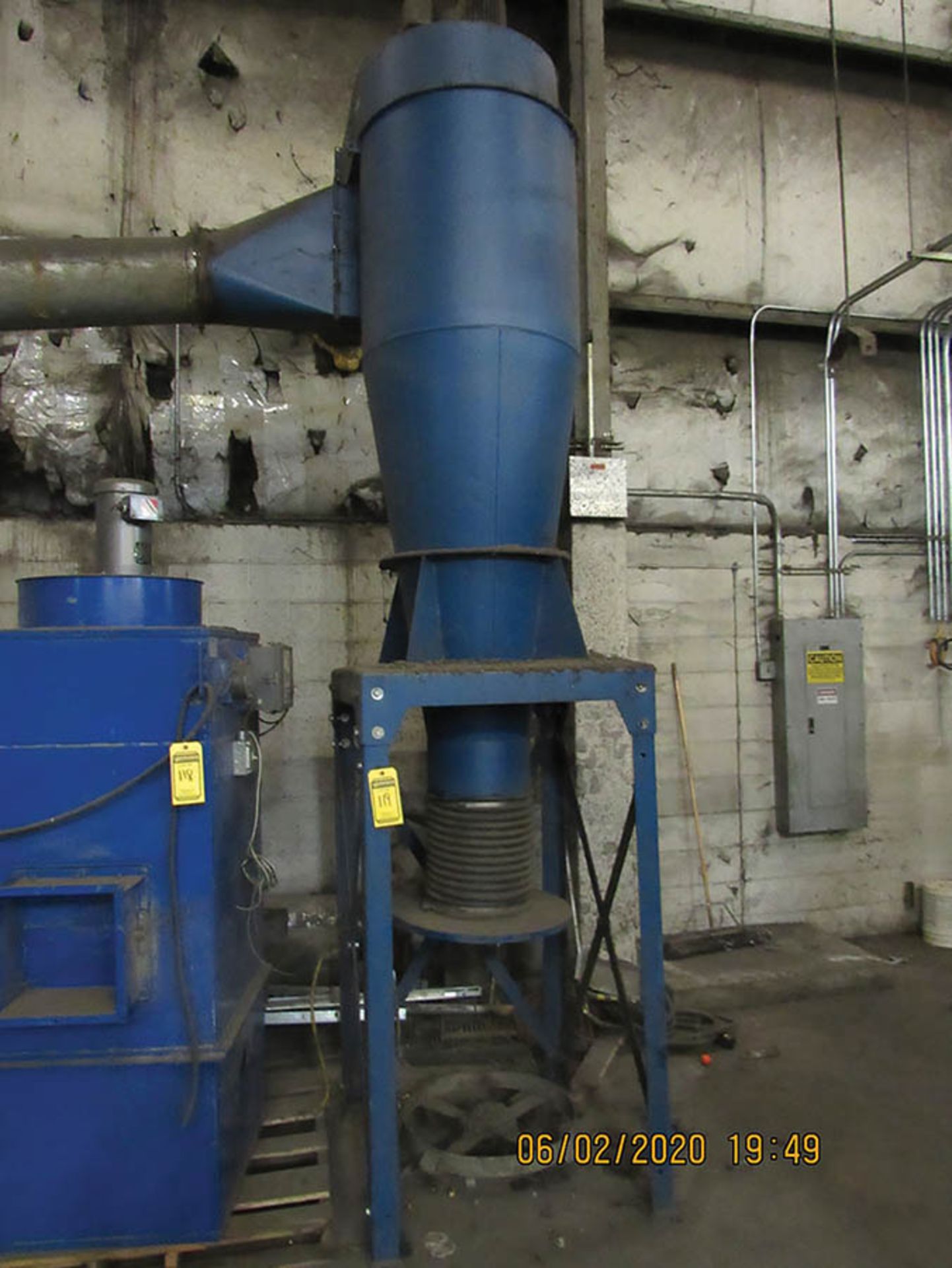 TORIT DONALDSON DUST COLLECTOR W/ PIPING & STAND