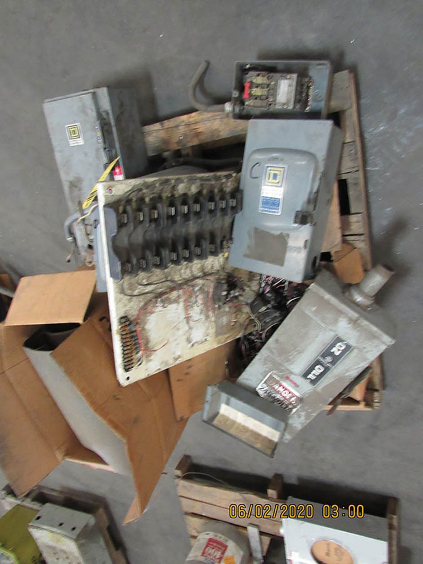 ASSORTED ELECTRICAL ITEMS, SAFETY SWITCHES, MOTOR STARTERS, LARGE ENCLOSURE, STAINLESS ENCLOSURE - Image 14 of 18