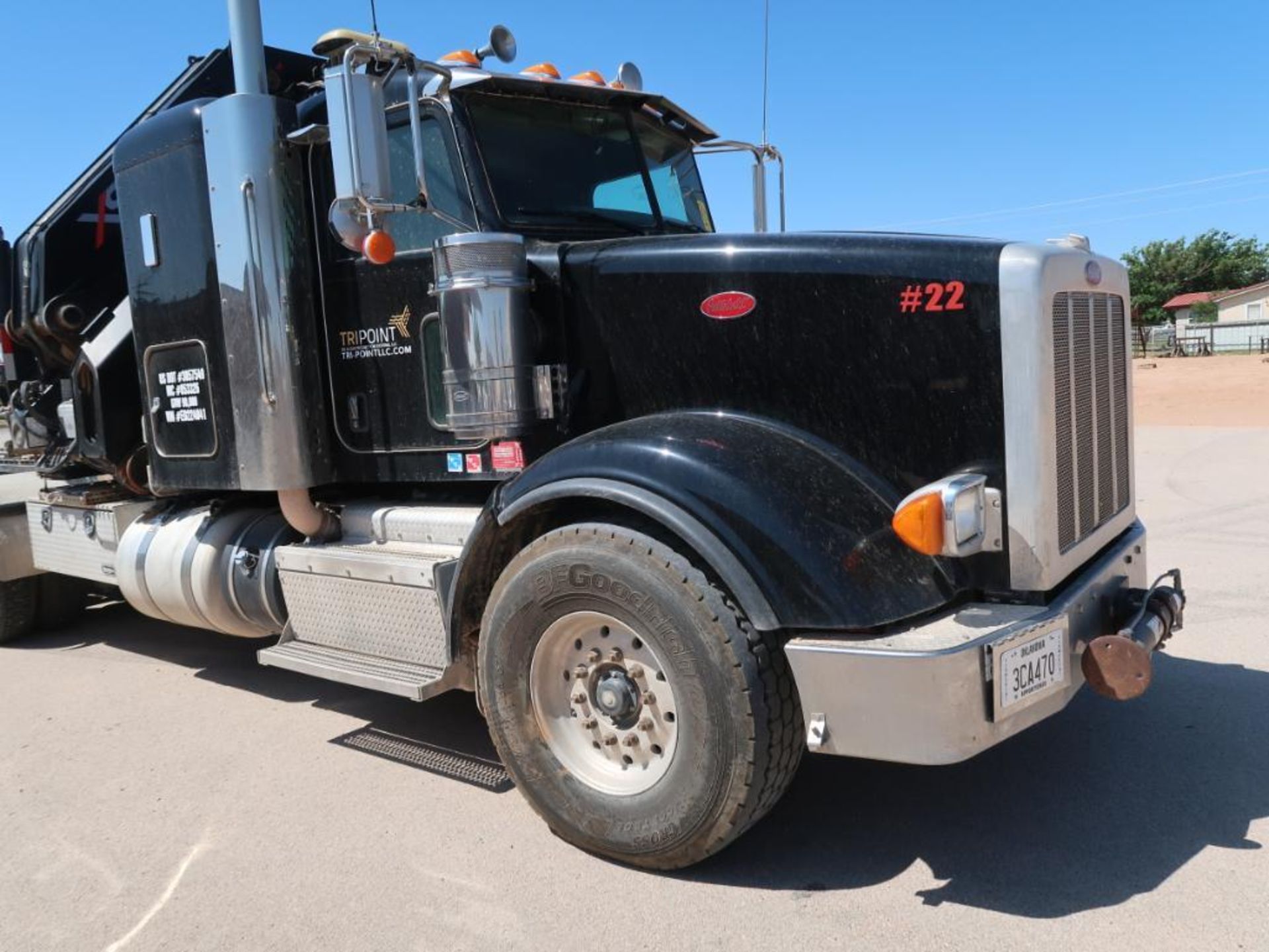 (2014) PETERBILT 367 FLATBED CRANE TRUCK, DUAL T/A, CUMMINS ISX15-485 DIESEL ENGINE, 13-SPEED - Image 9 of 13