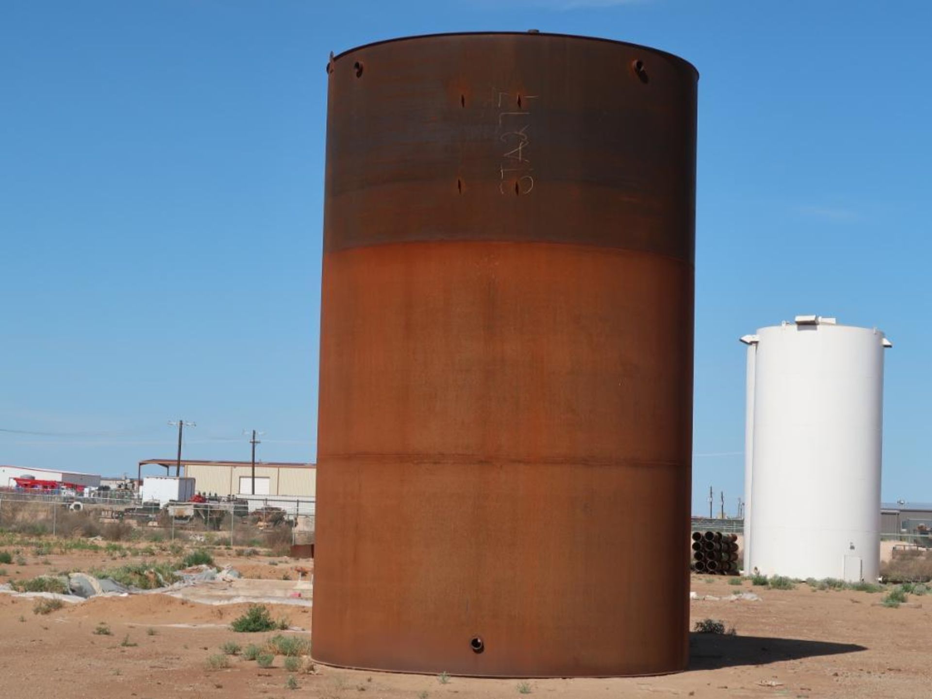 (6) LARGE STEEL TANKS - (2) 1000 BBL, (2) 750 BBL, AND (2) NEW 1000 BBL - Image 5 of 7