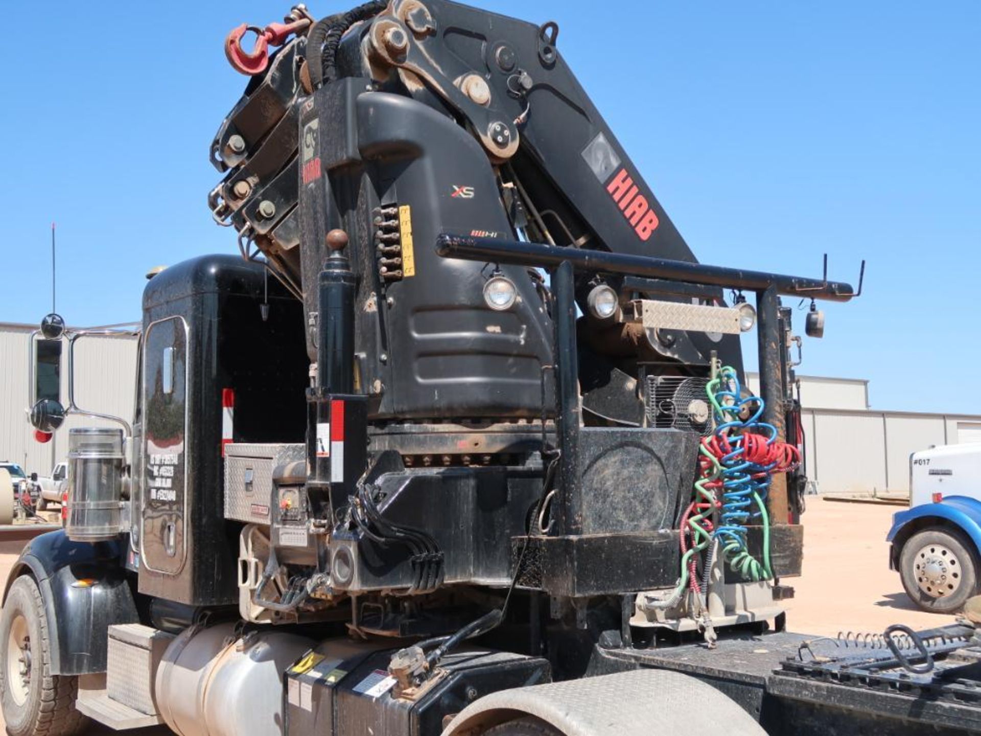 (2014) PETERBILT 367 FLATBED CRANE TRUCK, DUAL TANDEM AXLE, CUMMINS ISX15-485,13-SPEED EATON - Image 3 of 12