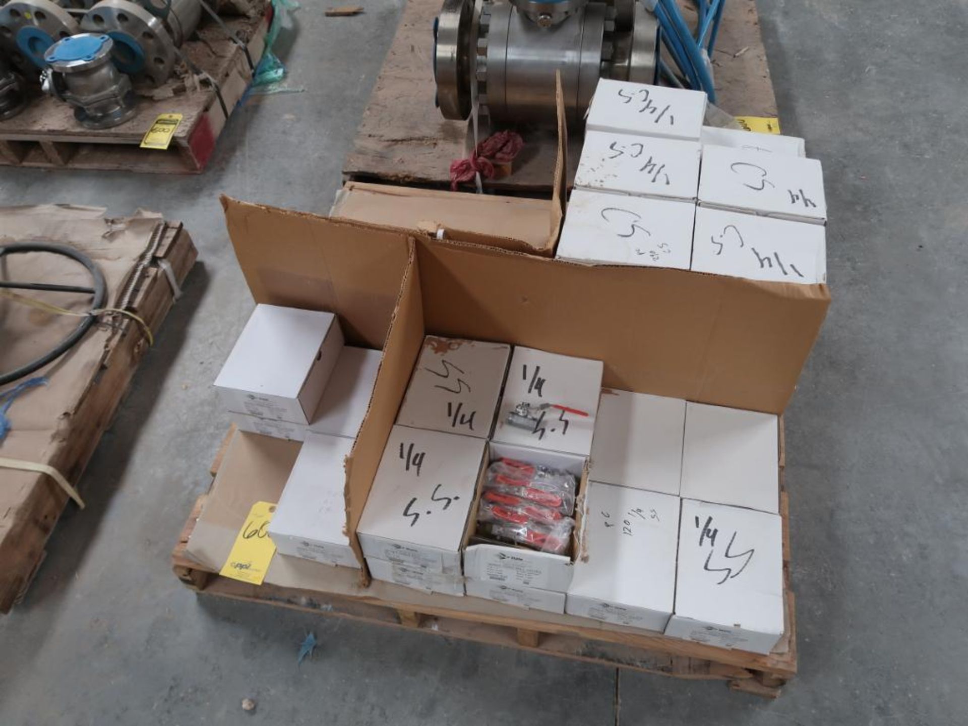 (4) LARGE STAINLESS STEEL VALVES, (5) ASSORTED STAINLESS STEEL VALVES ON (3) PALLETS; HALE SERIES - Image 7 of 10