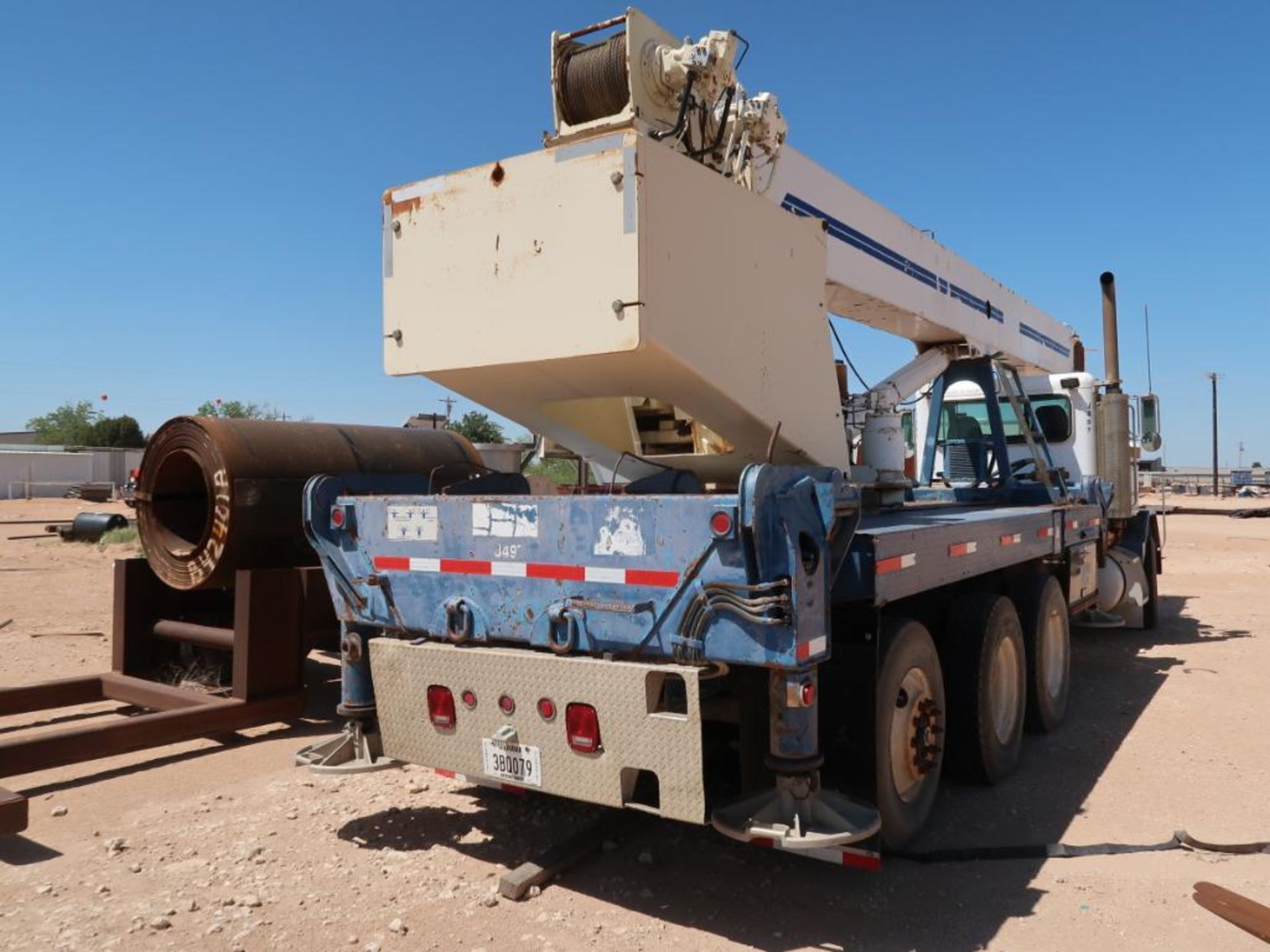 (2002) PETERBILT 357, TRI-AXLE FLATBED CRANE TRUCK, DD SERIES 60 470-HP, 15-SPEED (EST) EATON FULLER - Image 5 of 16