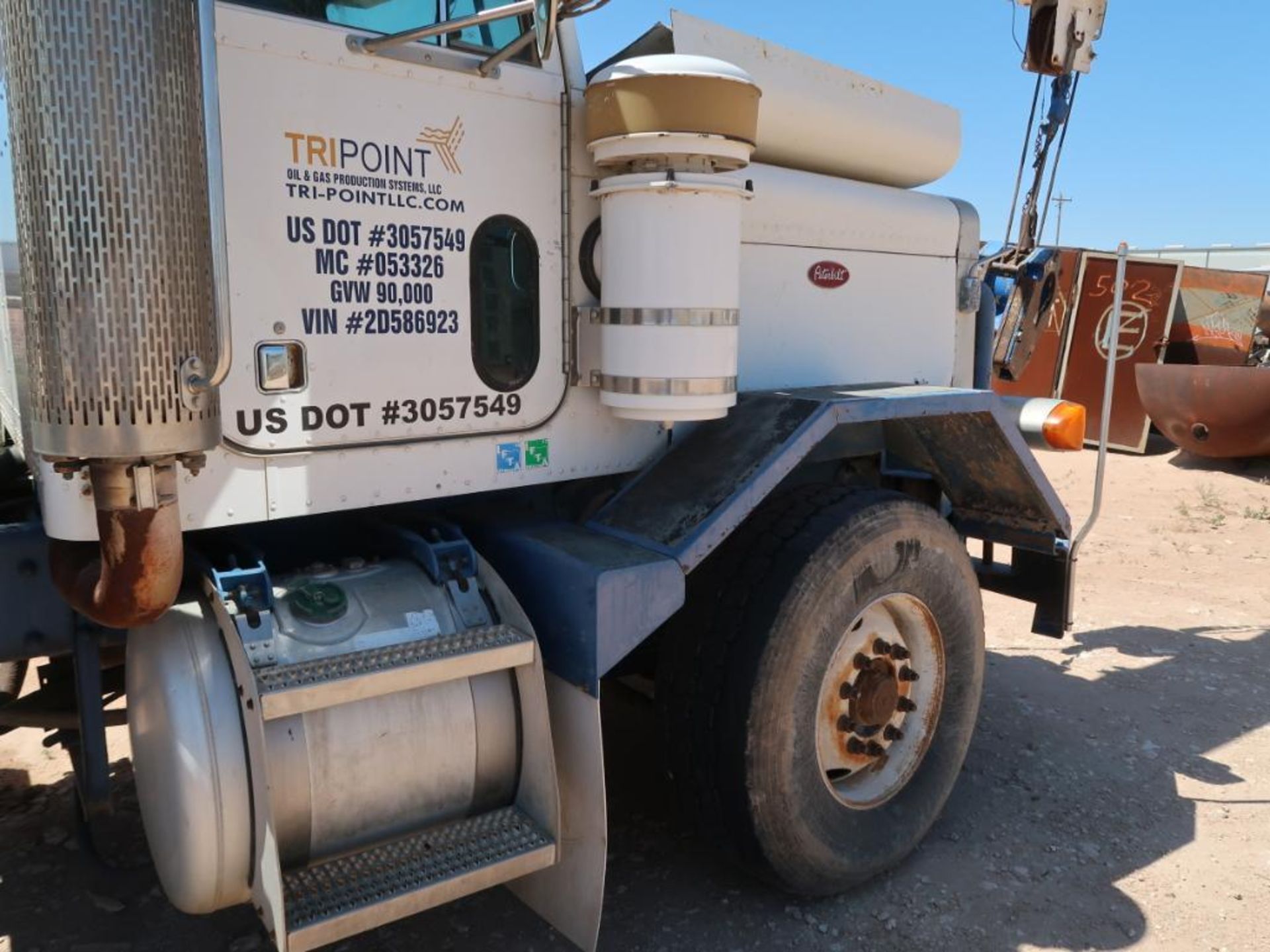 (2002) PETERBILT 357, TRI-AXLE FLATBED CRANE TRUCK, DD SERIES 60 470-HP, 15-SPEED (EST) EATON FULLER - Image 9 of 16