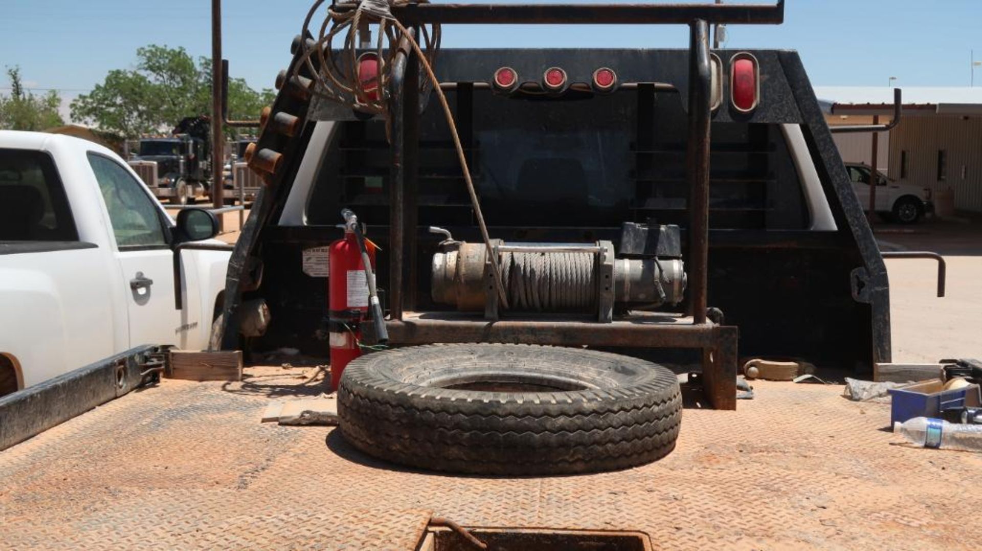 (2014) FORD F450 DUAL WHEEL FLATBED, FIFTH WHEEL WINCH TRUCK (MILEAGE - 136,520), 6.7 TURBO DIESEL - Image 6 of 10