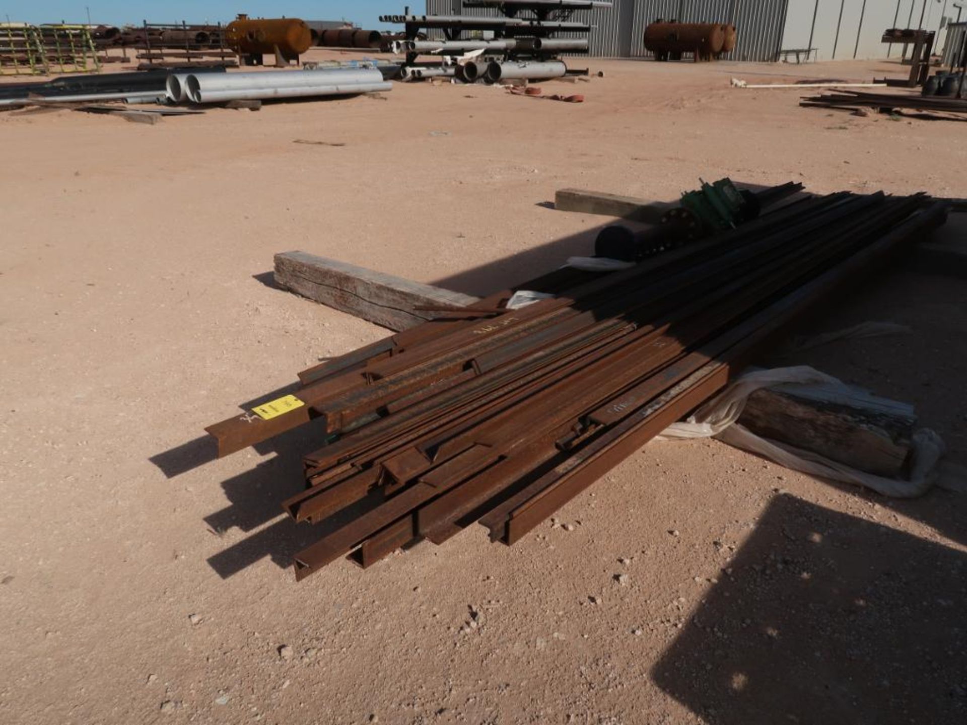 (LOT) ASSORTED ANGLE IRON, I-BEAM, FLATS, STRUCTURAL STEEL, ASSORTED STEEL AND STAINLESS STEEL