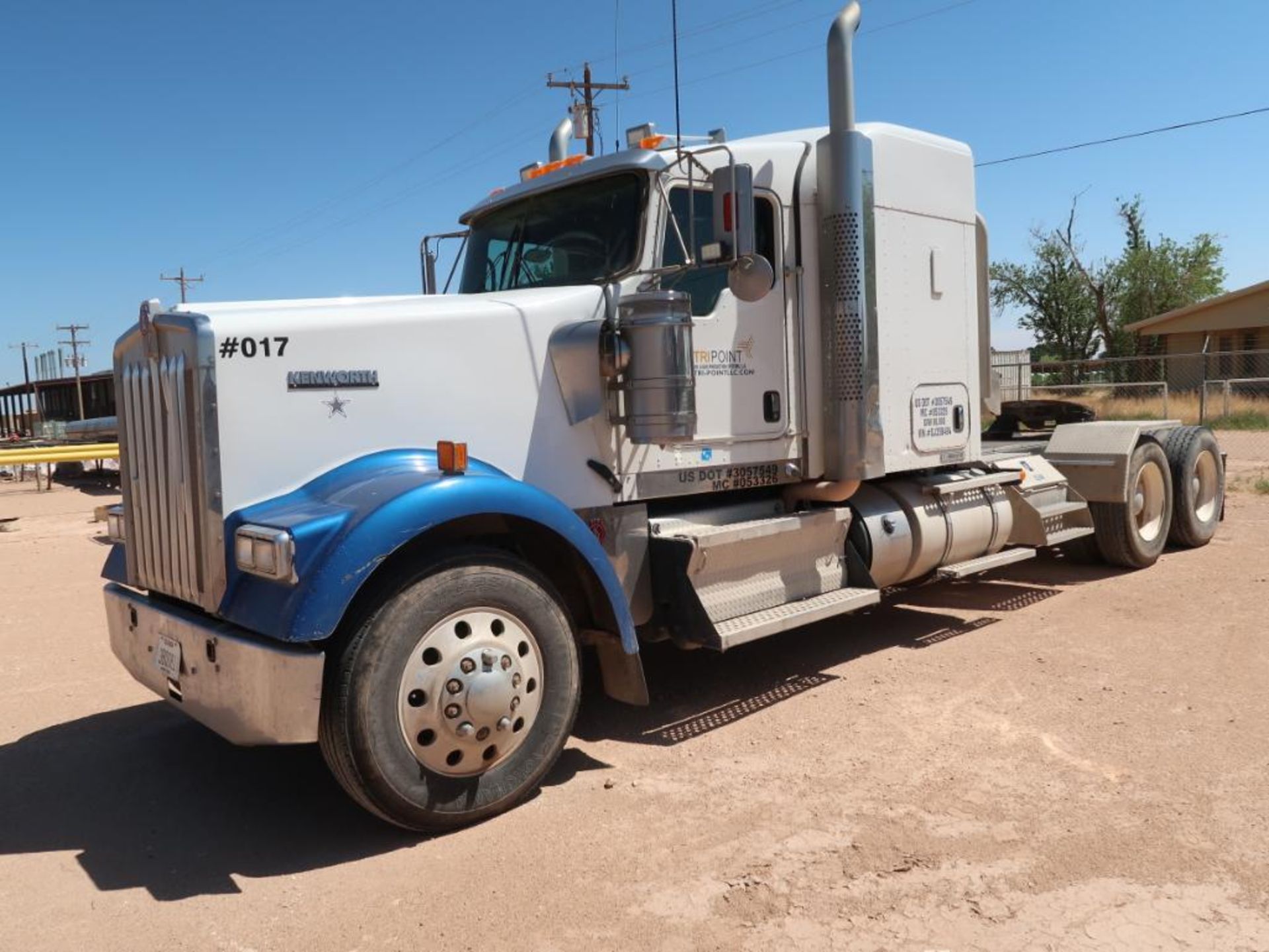 (2013) KENWORTH W900 TRACTOR W/ SLEEPER, DUAL TANDEM AXLE, CUMMINS ISX15--485, 10-SPEED EATON FULLER