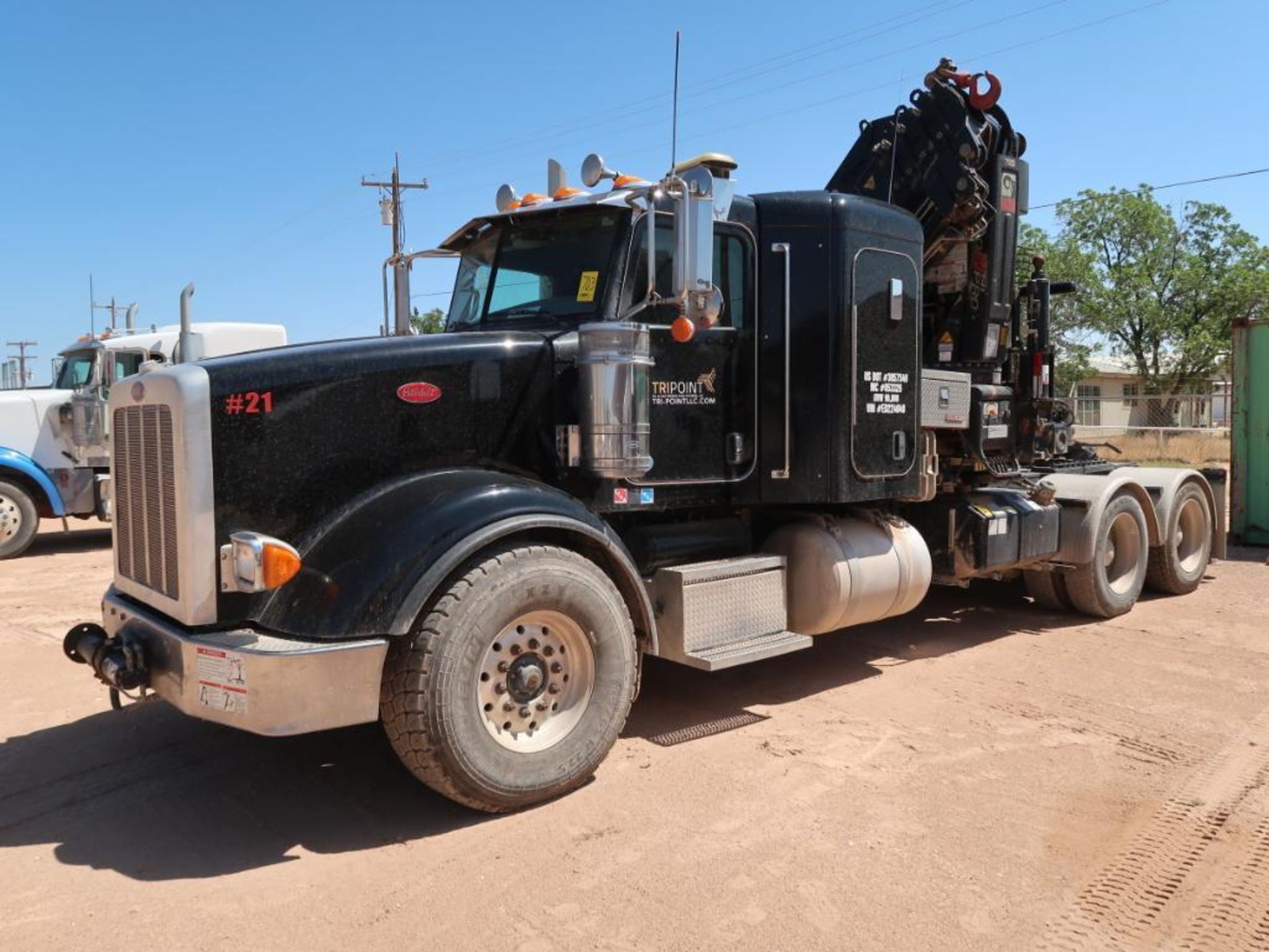 (2014) PETERBILT 367 FLATBED CRANE TRUCK, DUAL TANDEM AXLE, CUMMINS ISX15-485,13-SPEED EATON