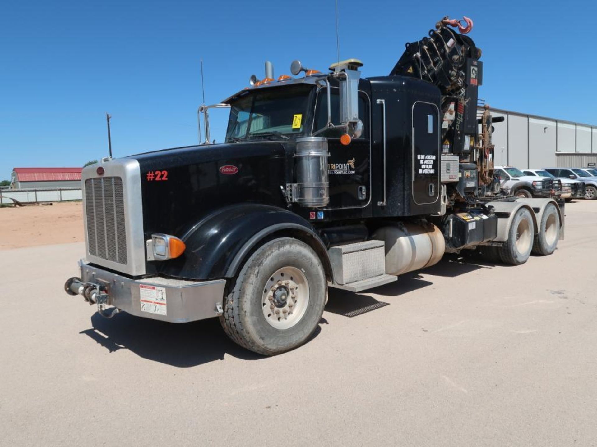 (2014) PETERBILT 367 FLATBED CRANE TRUCK, DUAL T/A, CUMMINS ISX15-485 DIESEL ENGINE, 13-SPEED