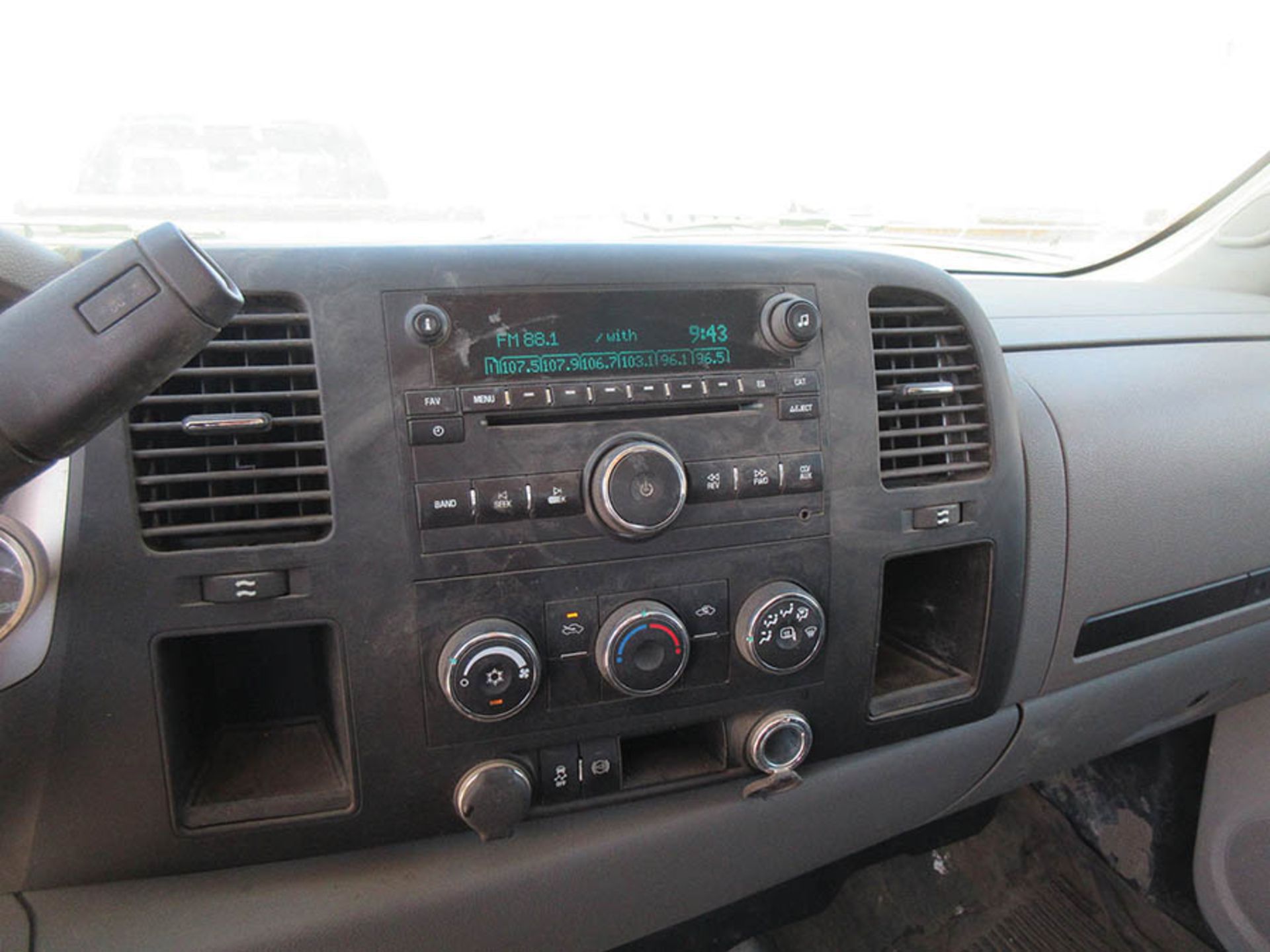 2013 WHITE CHEVROLET SILVERADO LS 2500 HD 4X4 EXT. CAB TRUCK, MILES: 145,821 , FUEL: DIESEL, ENGINE: - Image 12 of 21