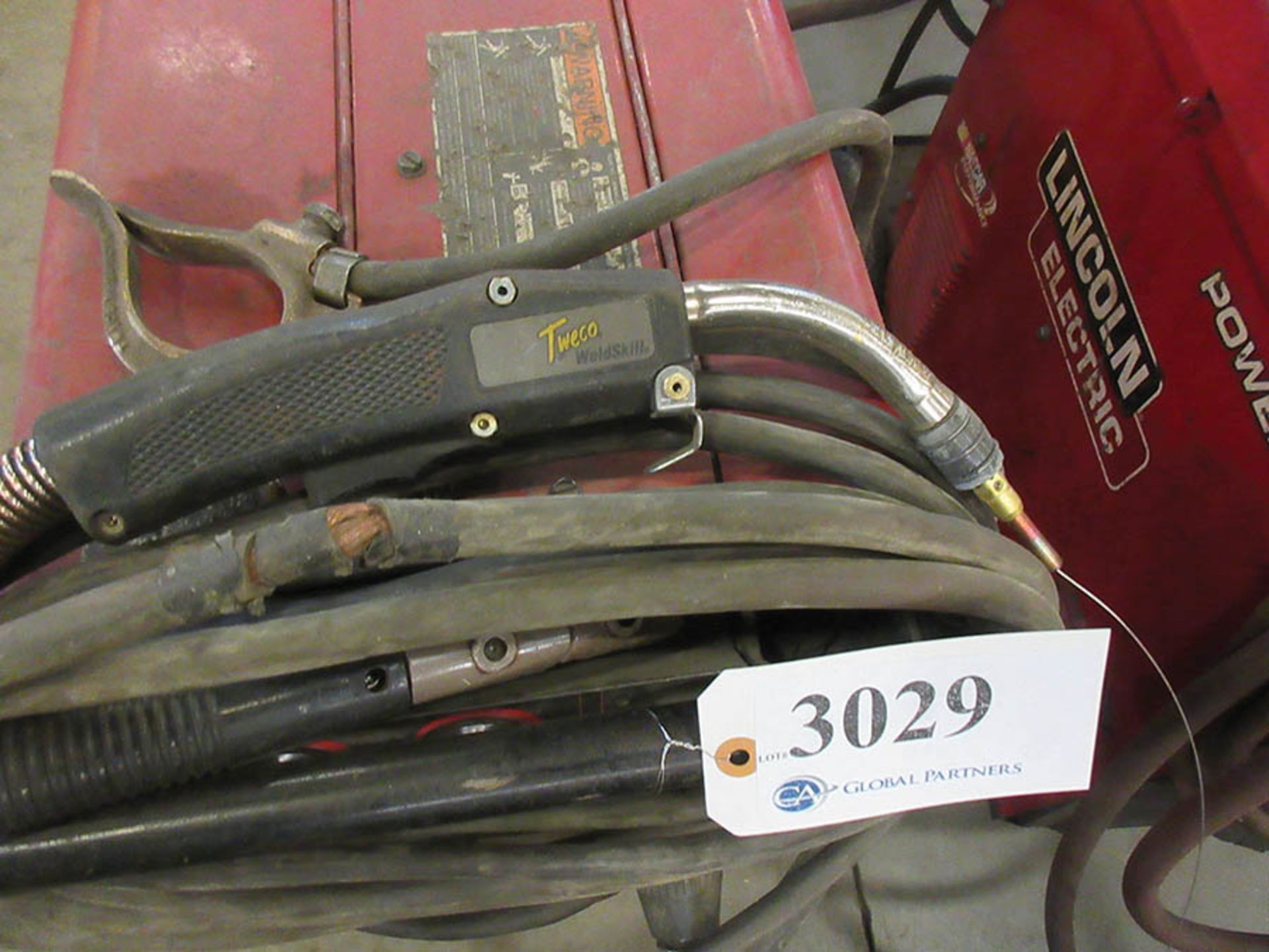 LINCOLN ELECTRIC 350MP POWER MIG WELDER WITH TWECO WELDSKILL MIG GUN - Image 3 of 3