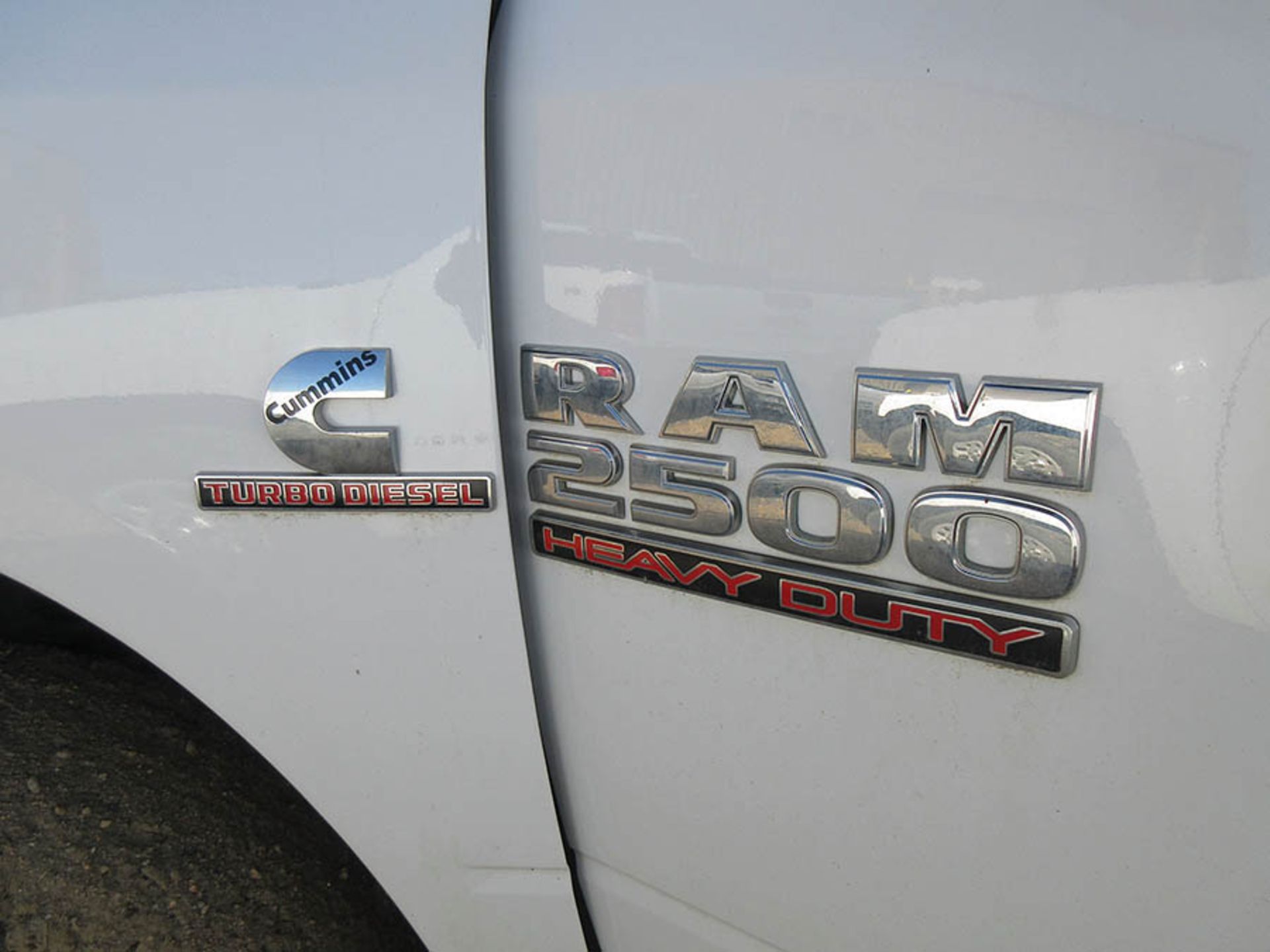 2014 WHITE DODGE RAM 2500 UTILITY TRUCK, MILES: 175,574, 4-DOOR, FUEL: DIESEL, ENGINE: CUMMINS 6.7L, - Image 14 of 17