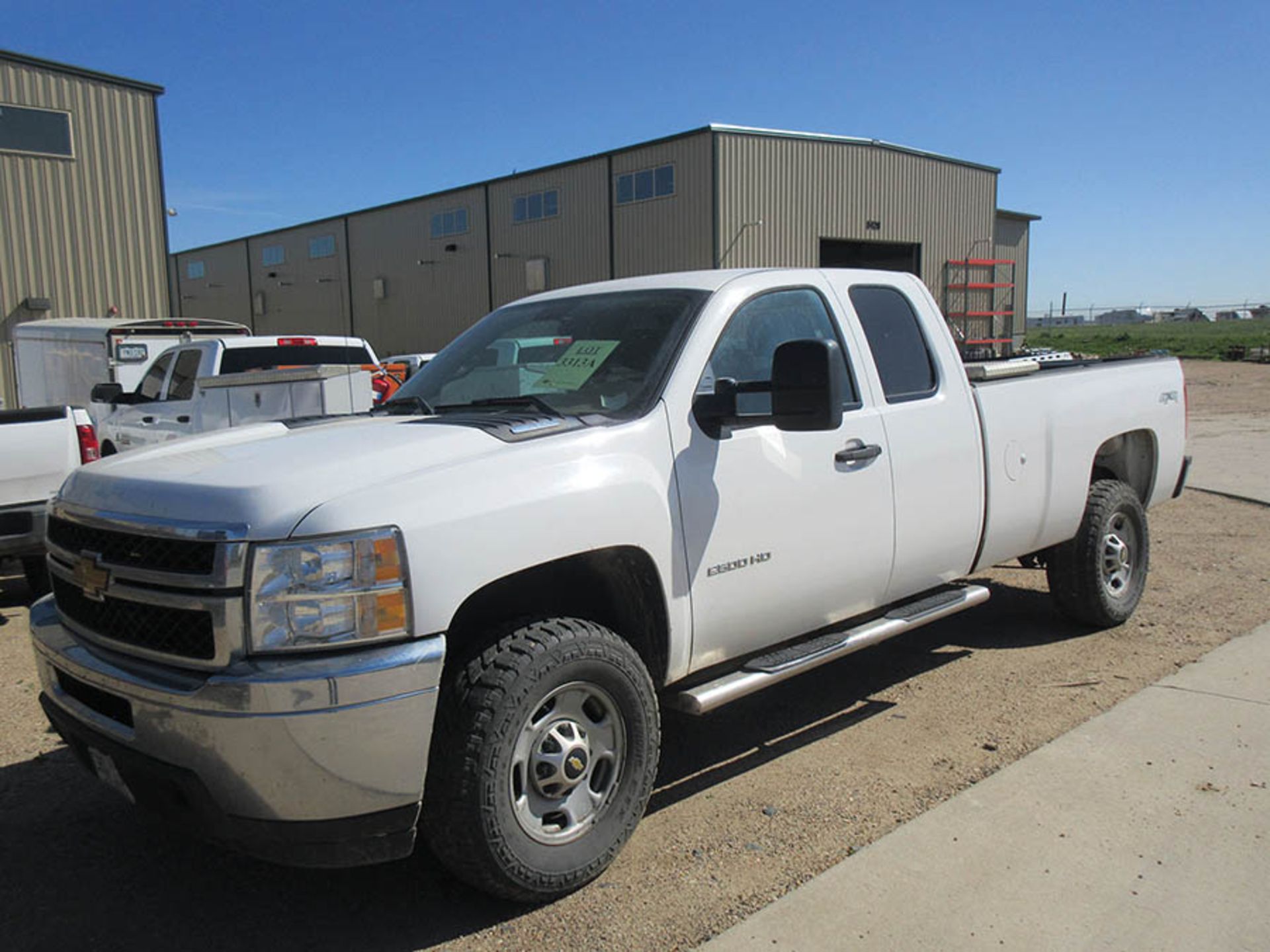 2013 WHITE CHEVROLET SILVERADO LS 2500 HD 4X4 EXT. CAB TRUCK, MILES: 145,821 , FUEL: DIESEL, ENGINE: