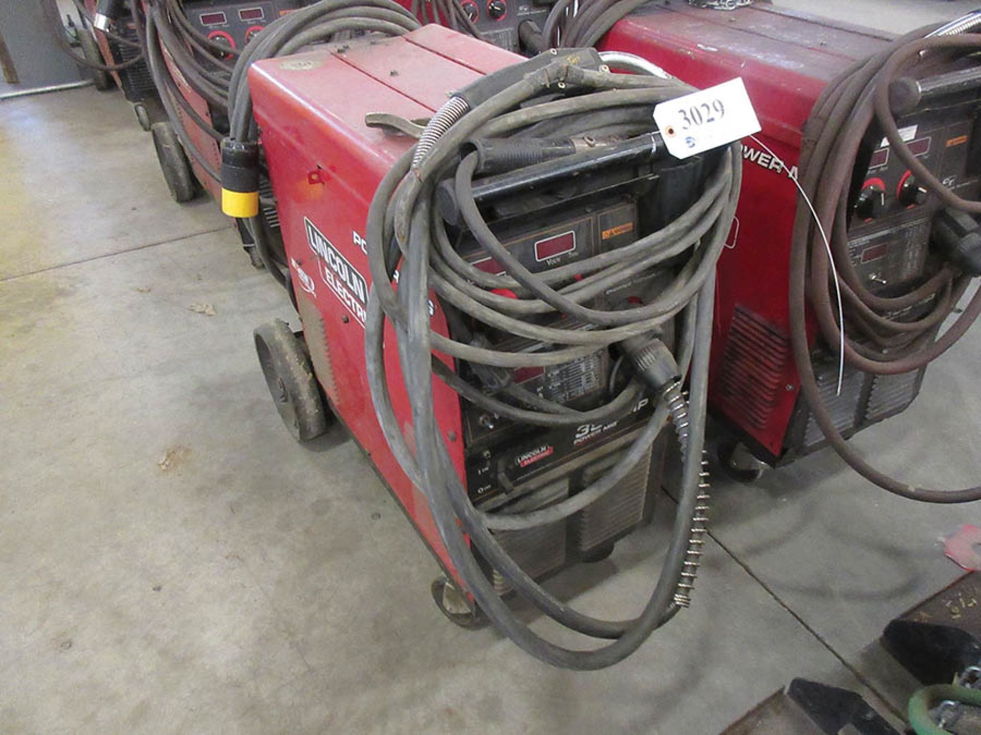 LINCOLN ELECTRIC 350MP POWER MIG WELDER WITH TWECO WELDSKILL MIG GUN