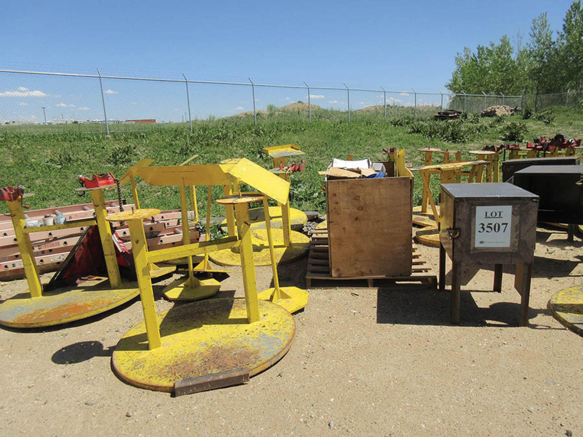 LOT ASST'D RIDGID PIPE HOLDERS WITH STANDS, (IN YARD) - Image 2 of 2