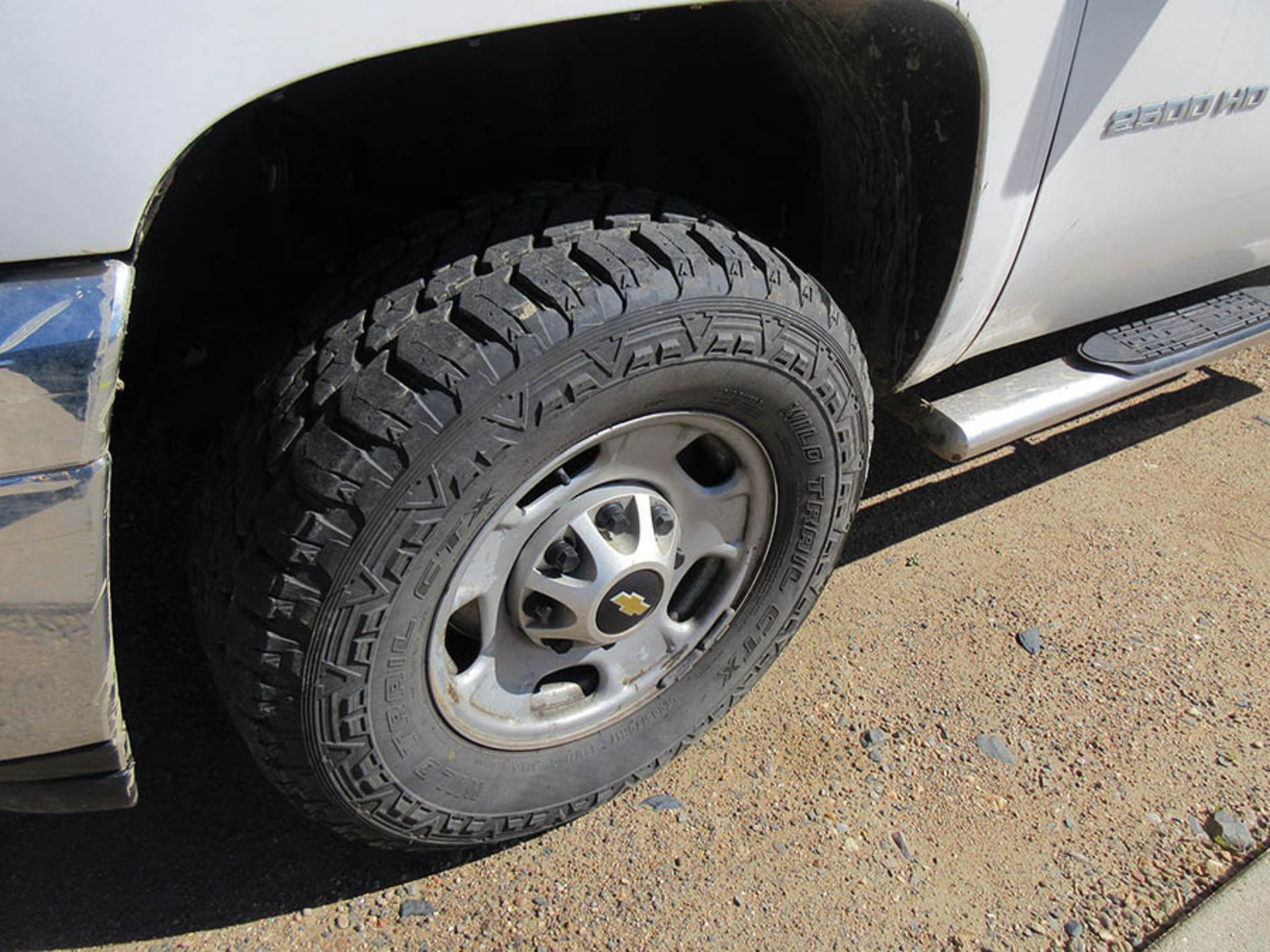 2013 WHITE CHEVROLET SILVERADO LS 2500 HD 4X4 EXT. CAB TRUCK, MILES: 145,821 , FUEL: DIESEL, ENGINE: - Image 15 of 21