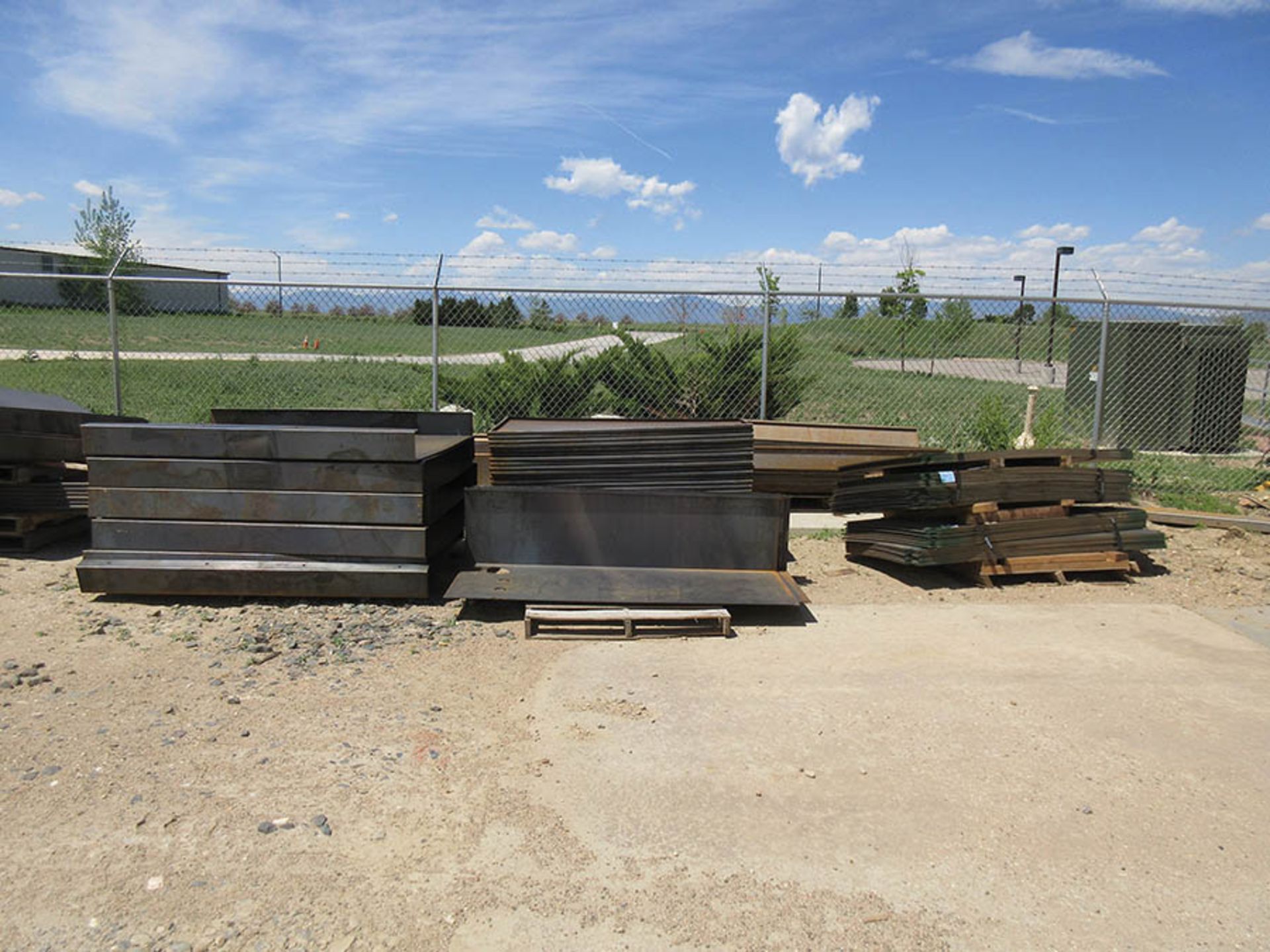 LOT ASST'D METALS, SKIDS, PIPES, PLATES, SEPARATOR HOUSING PARTS, AND PIPE RACKS, (IN YARD) - Image 4 of 8