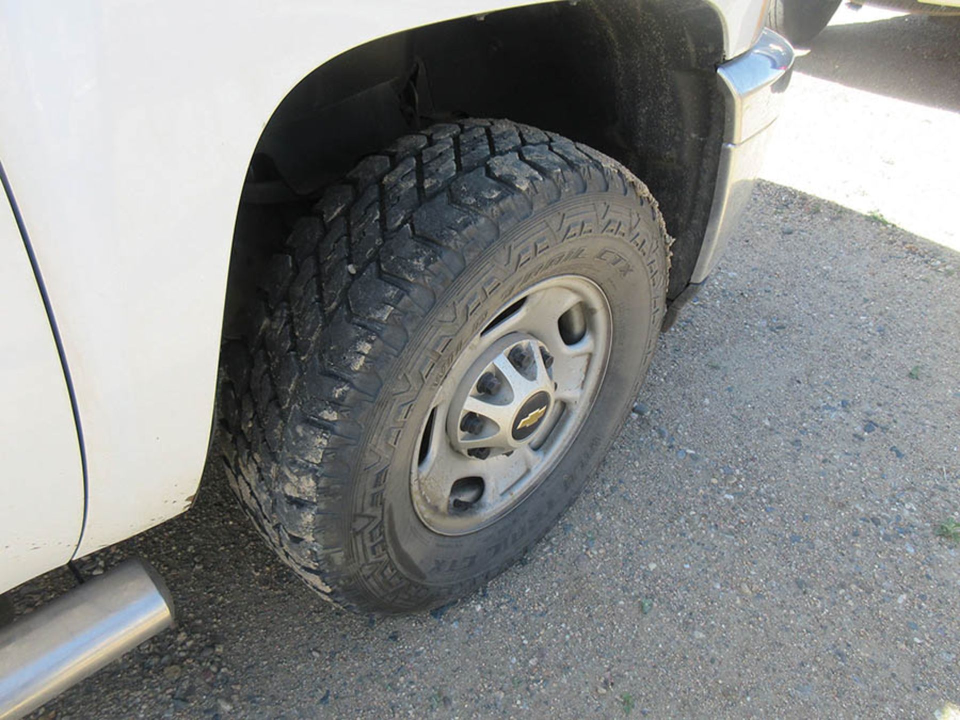 2013 WHITE CHEVROLET SILVERADO LS 2500 HD 4X4 EXT. CAB TRUCK, MILES: 145,821 , FUEL: DIESEL, ENGINE: - Image 18 of 21