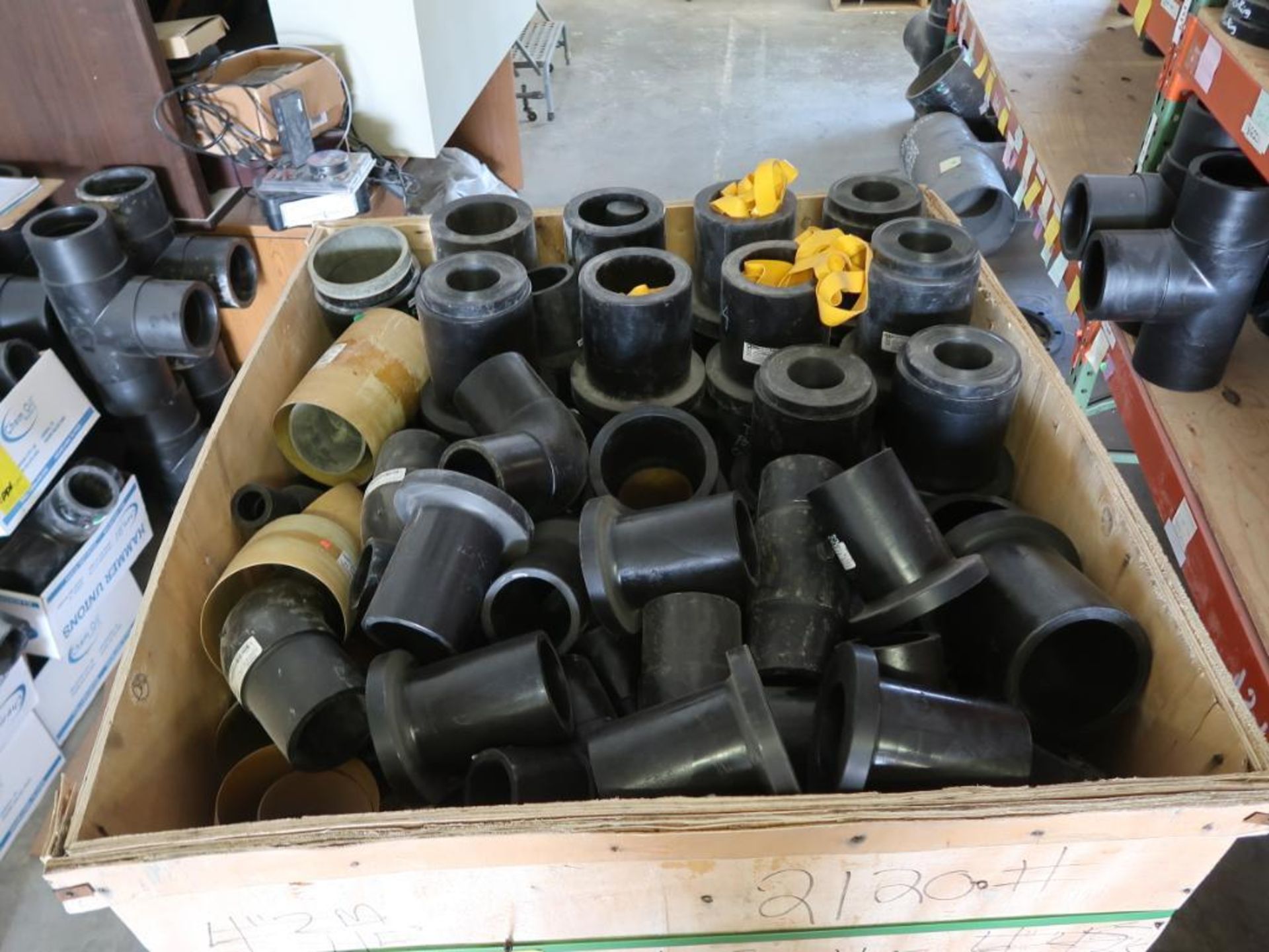 CONTENTS OF RACKING & NEXT TO IT - FIBER & POLY PIPE FITTINGS; STEEL FITTINGS; FLANGES - Image 3 of 4