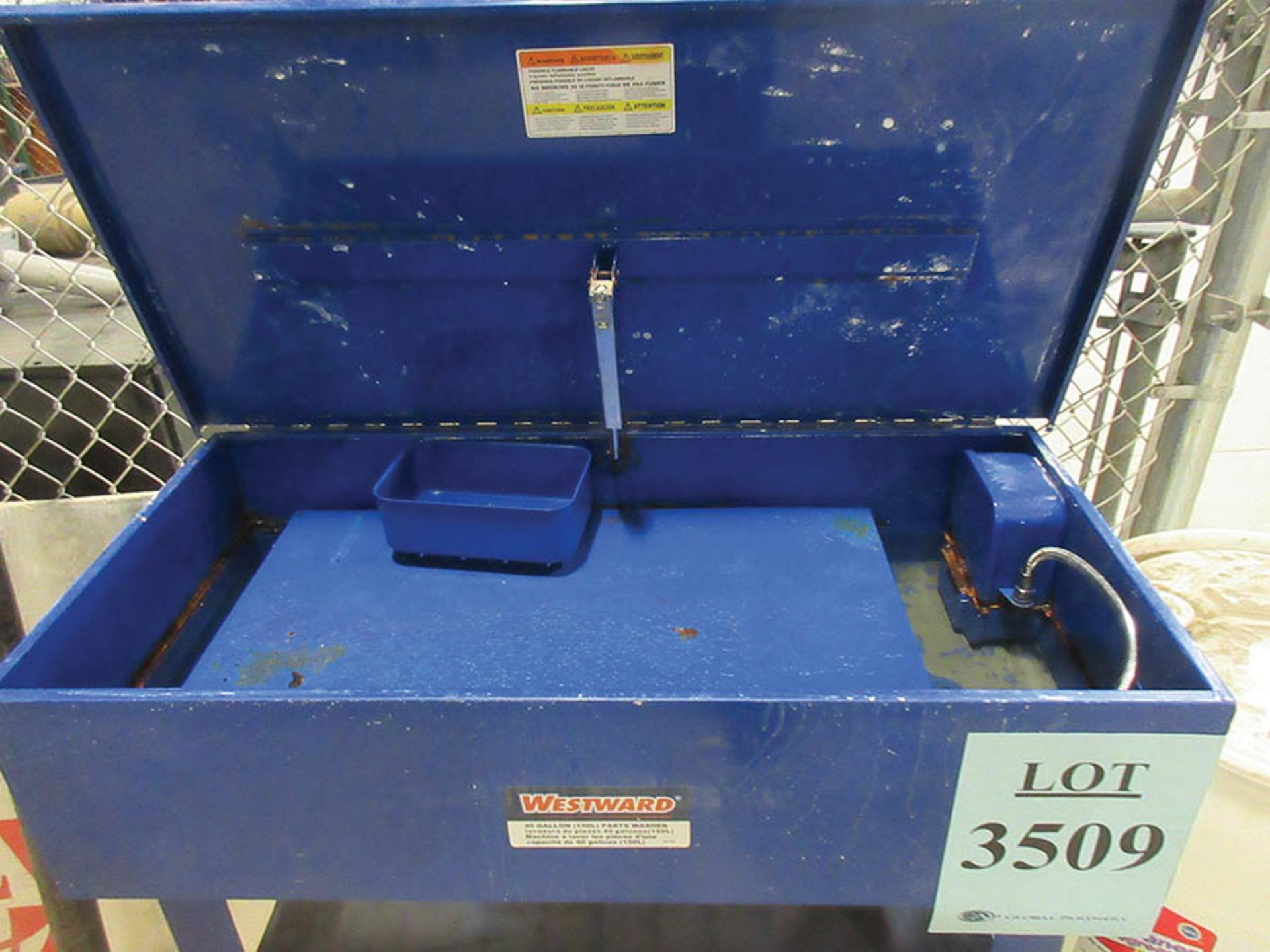 WESTWARD 40 GALLON PARTS WASHER, (BUILDING IN BACK) - Image 2 of 2