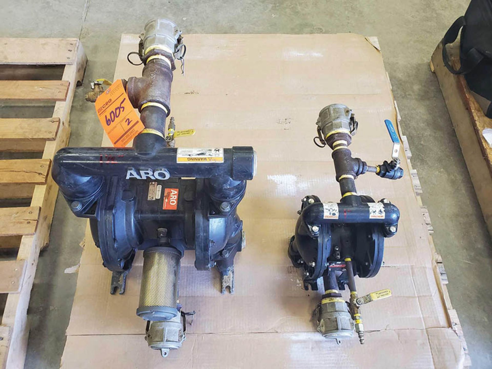 (LOT) OF (2) ARO PUMPS, (1) 1 1/2'' PD15A-AAP-AAA AND (1) 1'' 656100-362-C