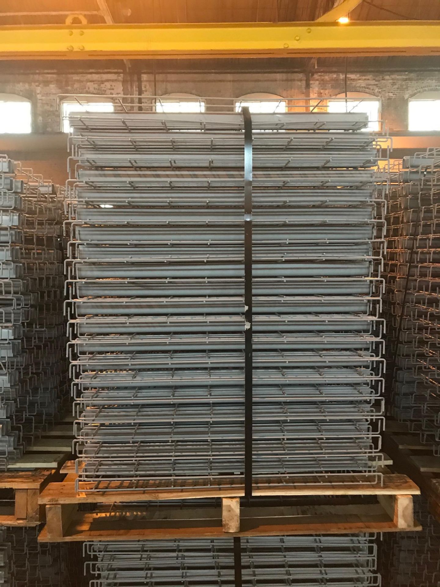 PALLET RACKING - TEARDROP UPRIGHTS & WIRE DECKS ONLY - (15) 36'' X 24' UPRIGHTS, (120) 36'' X 46'' - Image 4 of 5