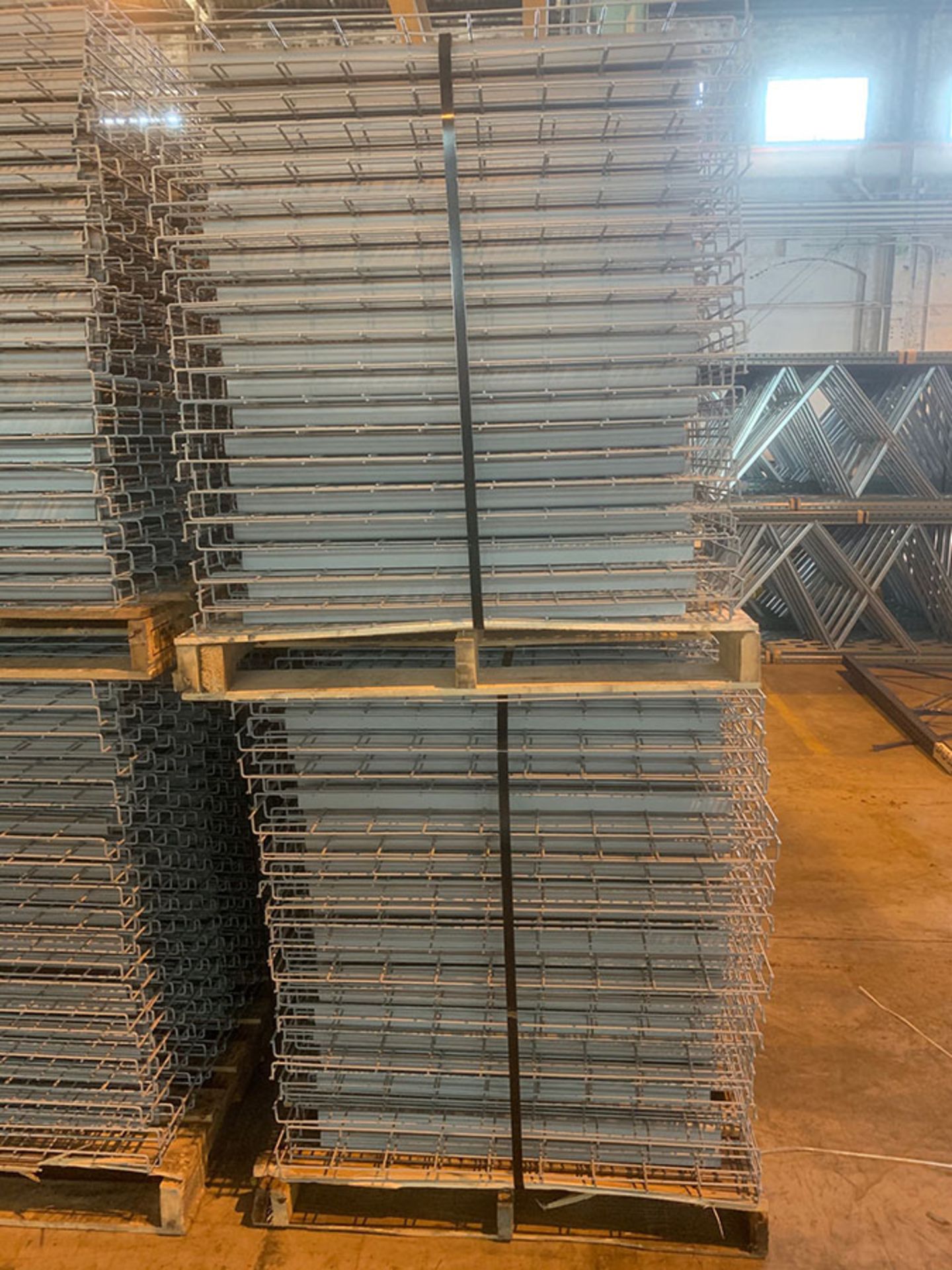 PALLET RACKING - TEARDROP UPRIGHTS (16)36" x 22', (120)36" x 46" WIRE DECKS - Image 3 of 4