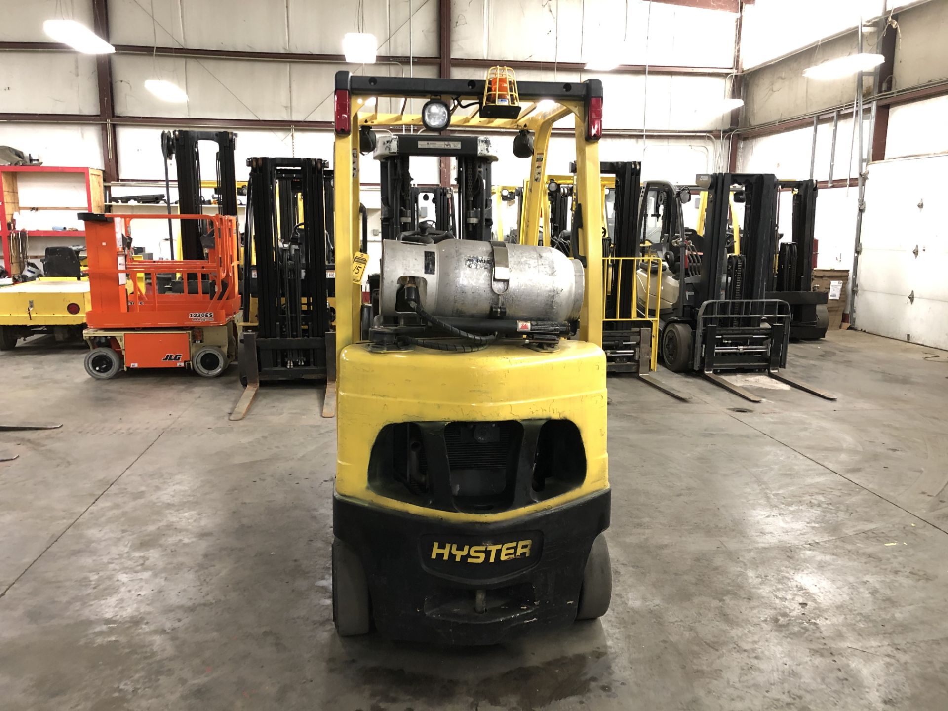 2015 HYSTER 5,000-LB. CAPACITY FORKLIFT, MODEL: S50FT, S/N: H187V02992N, LPG, LEVER SHIFT, 5,821 HRS - Image 4 of 5