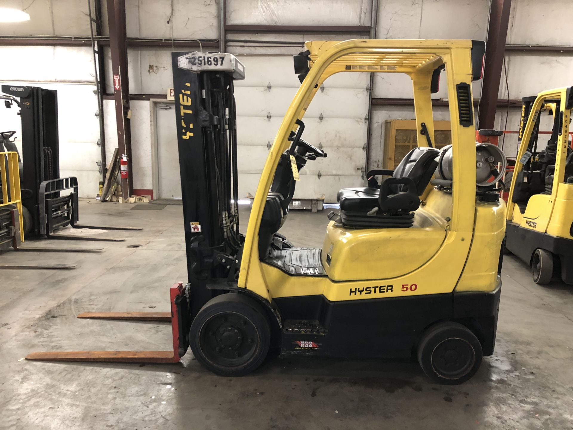 2015 HYSTER 5,000-LB. CAPACITY FORKLIFT, MODEL: S50FT, S/N: H187V02992N, LPG, LEVER SHIFT, 5,821 HRS