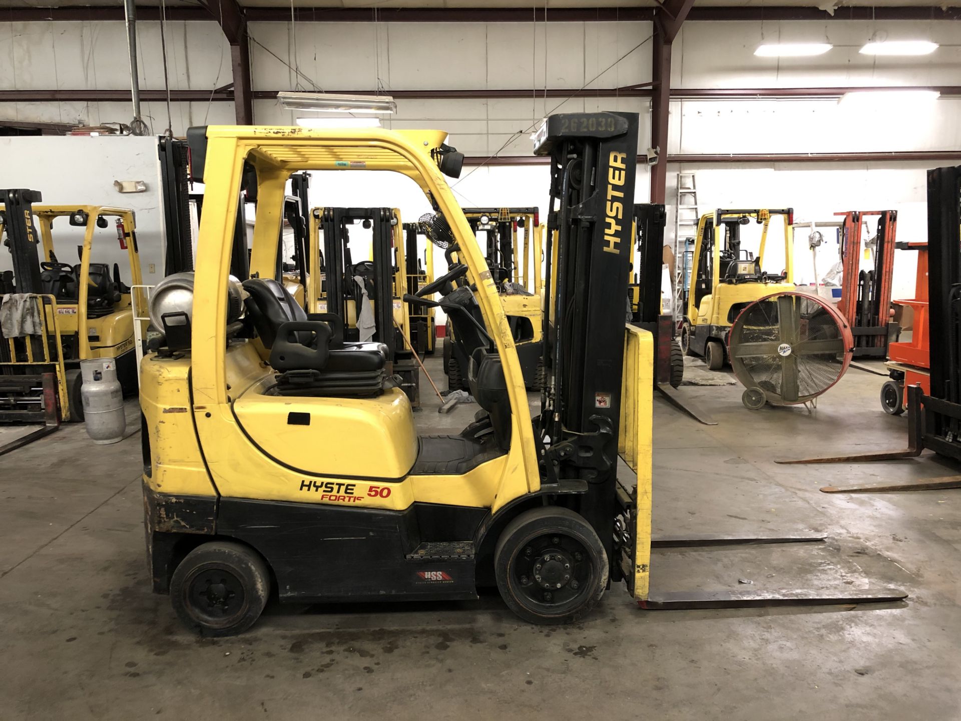 2015 HYSTER 5,000-LB., MOD: S50FT, LPG, LEVER SHIFT TRANSMISSION, SOLID TIRES, 8,511 HRS, SIDESHIFT - Image 3 of 5