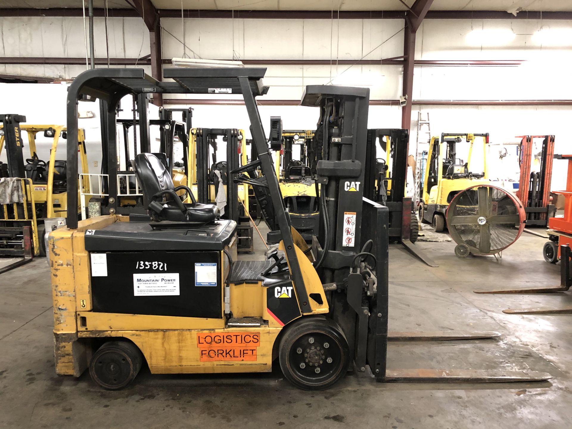 2008 CATERPILLAR 6,000 LB. ELECTRIC FORKLIFT, 36V, MODEL E6000-AC, 3-STAGE, SIDESHIFT, 3,292 HRS - Image 3 of 5