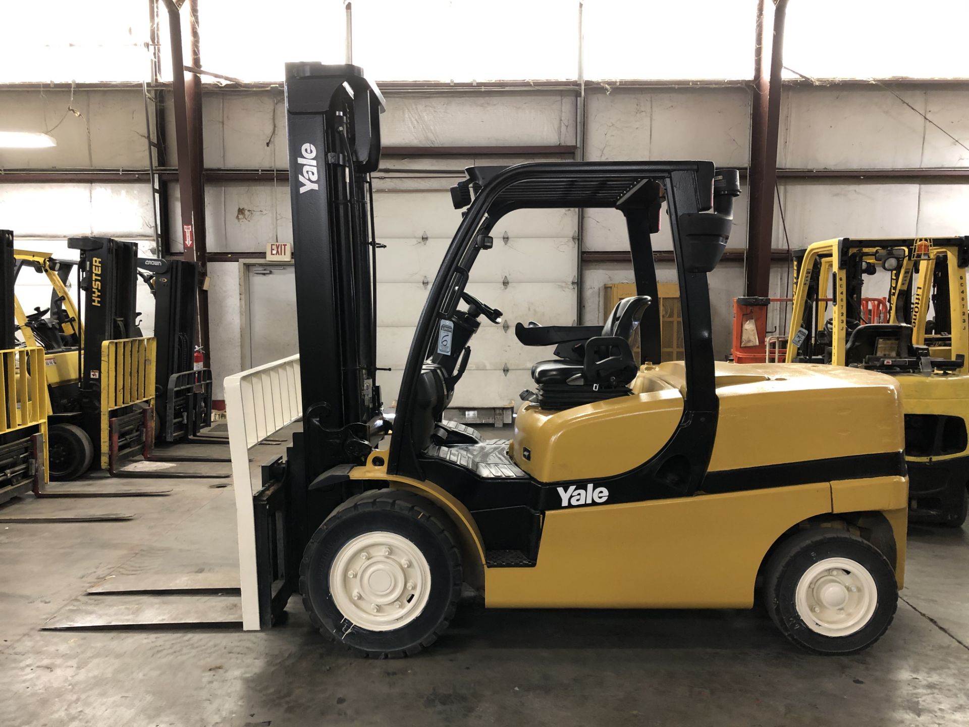 2014 YALE 10,000-LB. CAPACITY FORKLIFT, MODEL: GDP100VX, J813V03090M, DIESEL, PNEUMATIC TIRES, LEVER