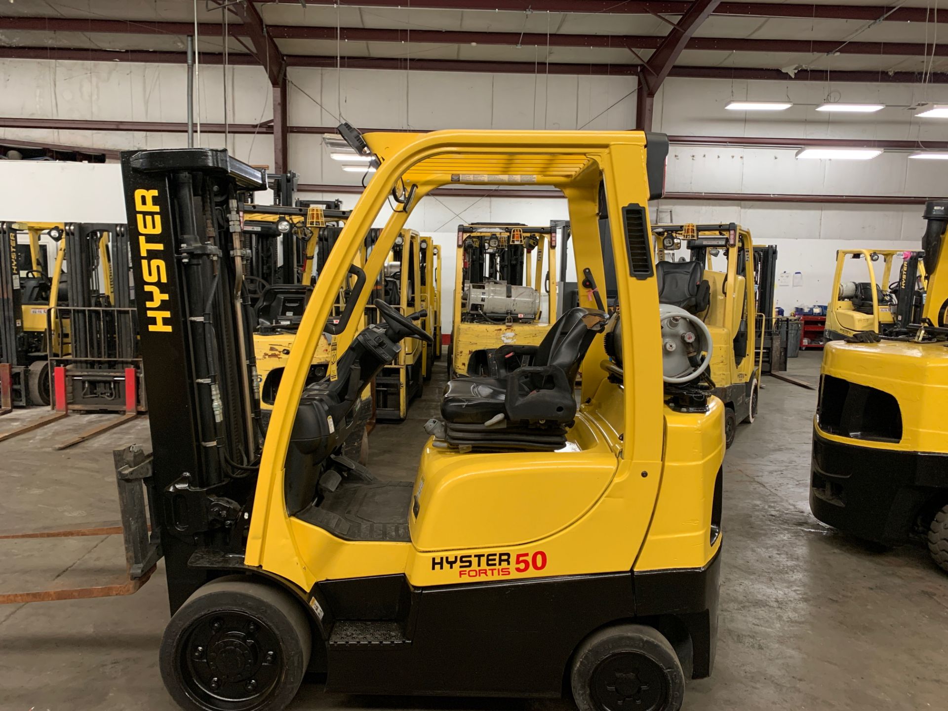 2013 HYSTER 5,000-LB. CAPACITY FORKLIFT, MODEL: S50FT, S/N: F187V25241L, LPG, LEVER SHIFT, 6,149 HRS - Image 3 of 7