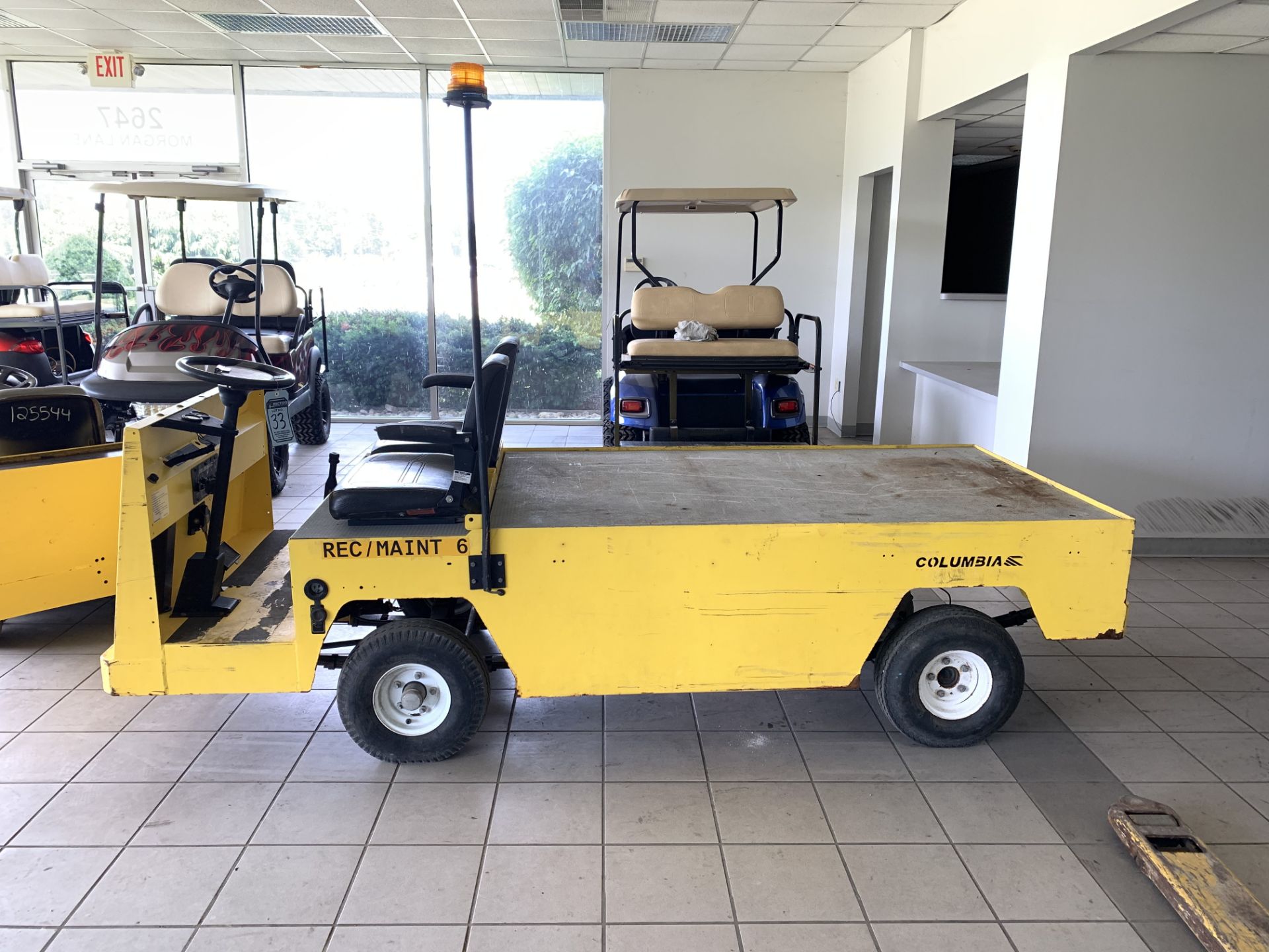 2016 COLUMBIA MAINTENANCE CART, MOD: BC3-L-36, 3,200-LB. CAP. 36V, ON-BOARD CHARGER, RUNS & OPERATES - Image 2 of 10