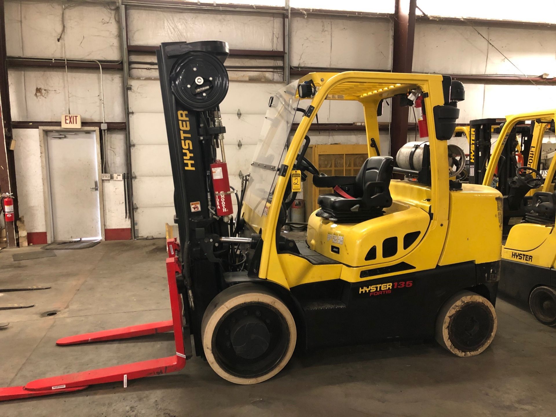 2015 HYSTER 13,500-LB. CAPACITY FORKLIFT, MODEL: S135FT, S/N: G024V02296N, LPG, SOLID NON-MARKING