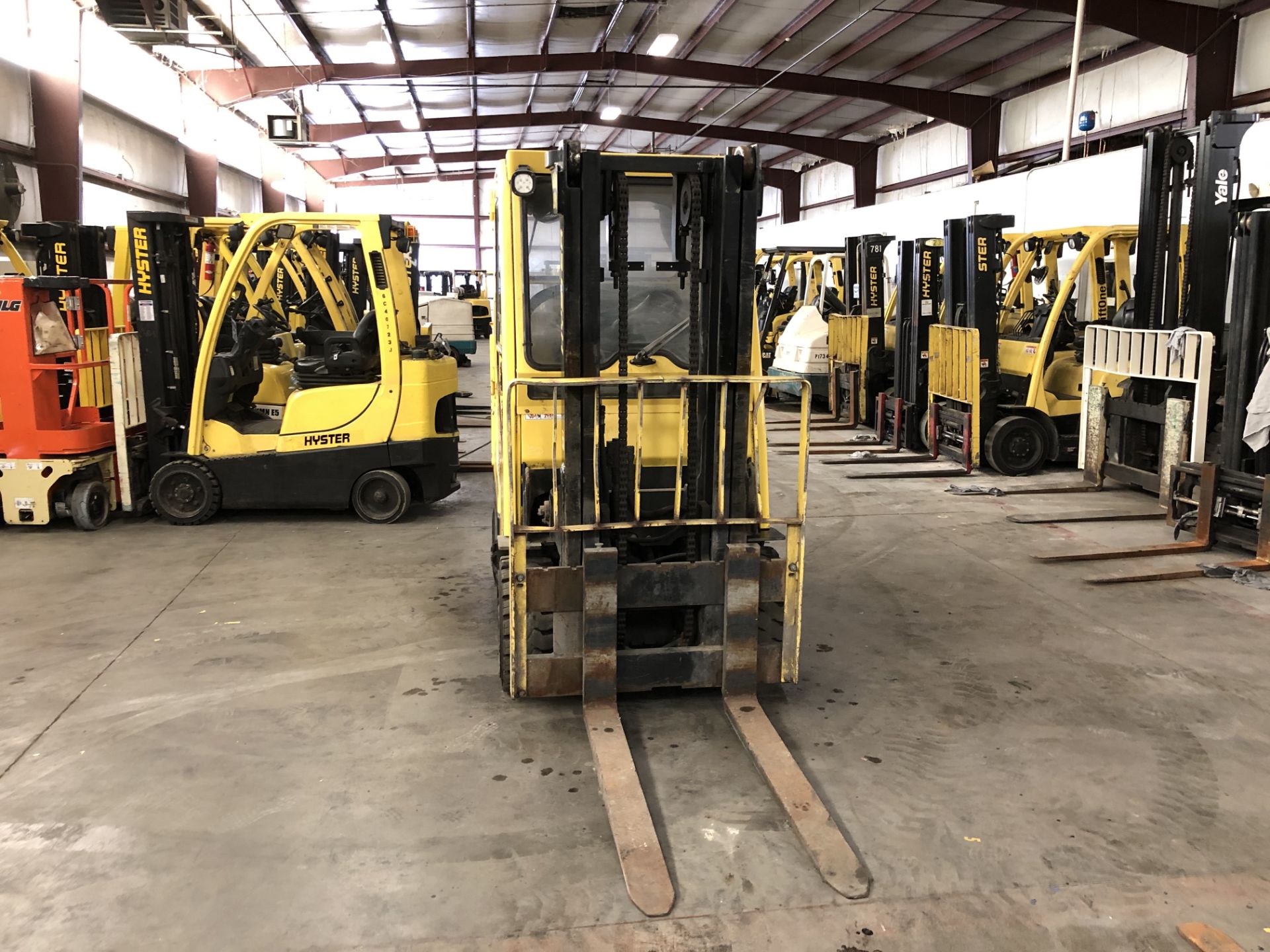 2014 HYSTER 8,000-LB. CAP BOXCAR SPECIAL FORKLIFT, MODEL: S80FTBCS, S/N: H004V03386M, LPG, 1,013 HR - Image 2 of 5