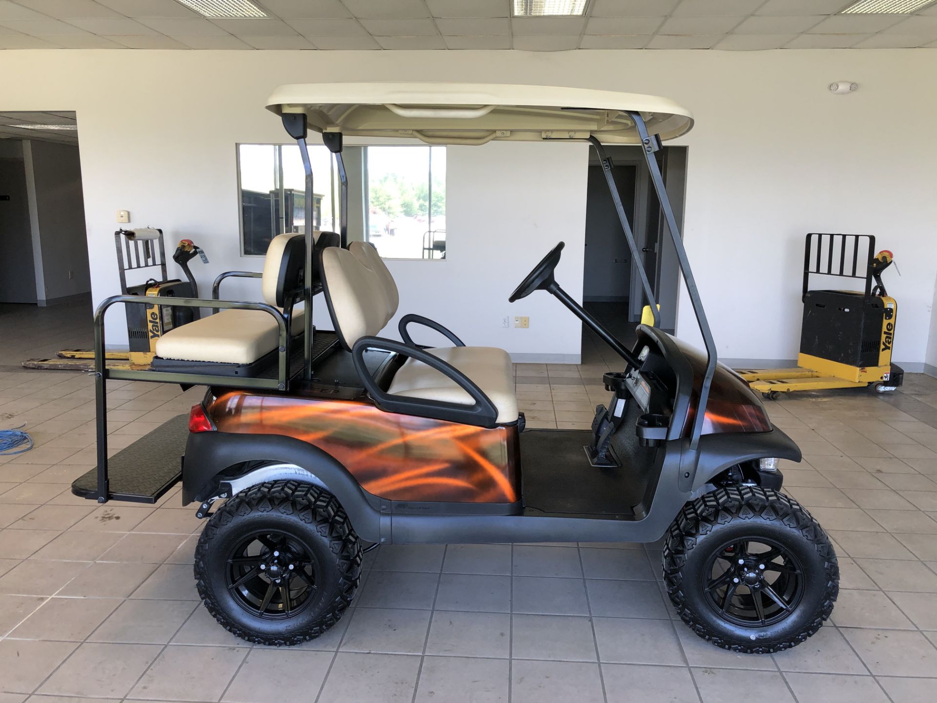 2014 CLUB CAR PRECEDENT ELECTRIC GOLF CART, WITH 48 VOLT CHARGER, 4-PASSENGER FOLD DOWN SEAT, LIFT - Image 3 of 5