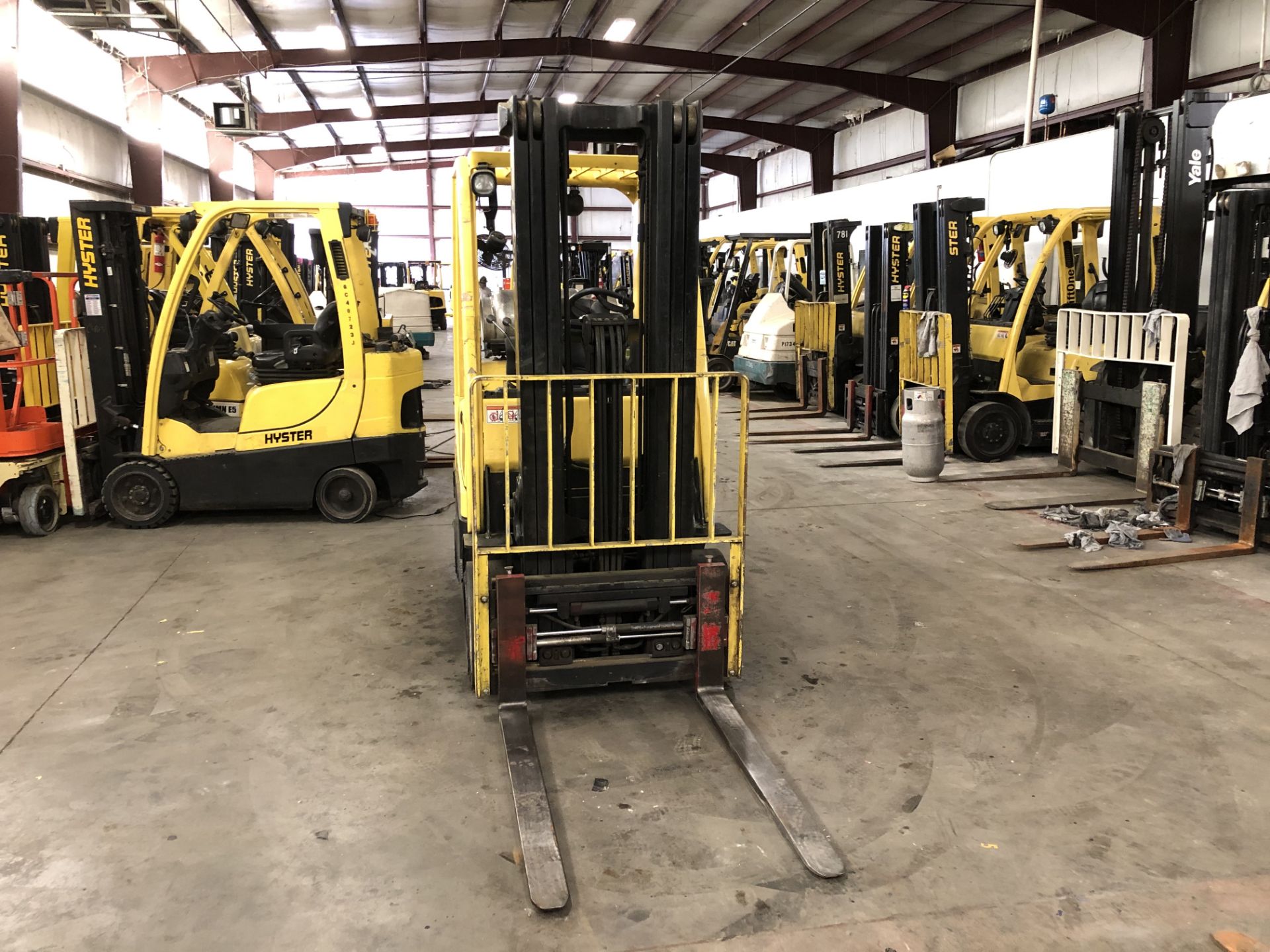 2015 HYSTER 5,000-LB., MOD: S50FT, LPG, LEVER SHIFT TRANSMISSION, SOLID TIRES, 8,511 HRS, SIDESHIFT - Image 2 of 5