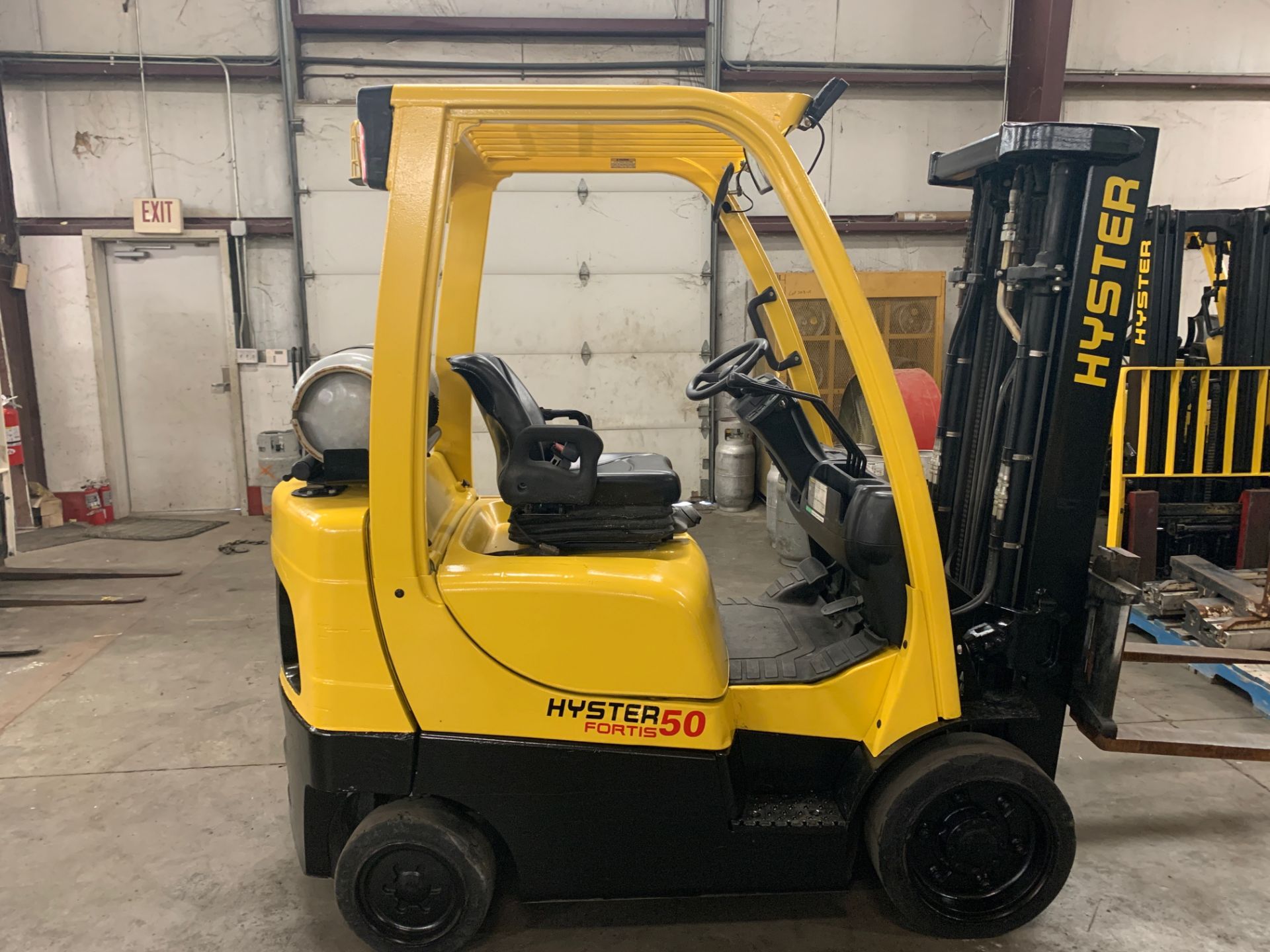 2013 HYSTER 5,000-LB. CAPACITY FORKLIFT, MODEL: S50FT, S/N: F187V25241L, LPG, LEVER SHIFT, 6,149 HRS