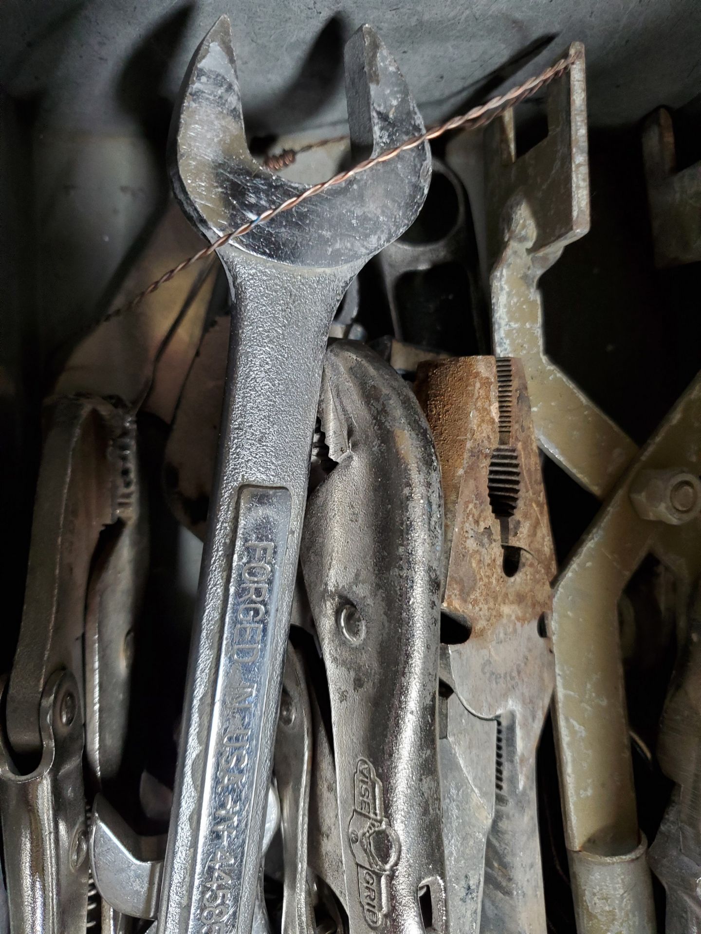 TOOLBOX WITH CRESCENT WRENCHES, OPEN/CLOSED END WRENCHES, ALLEN WRENCHES AND ASSORTED TOOLS - Image 4 of 5